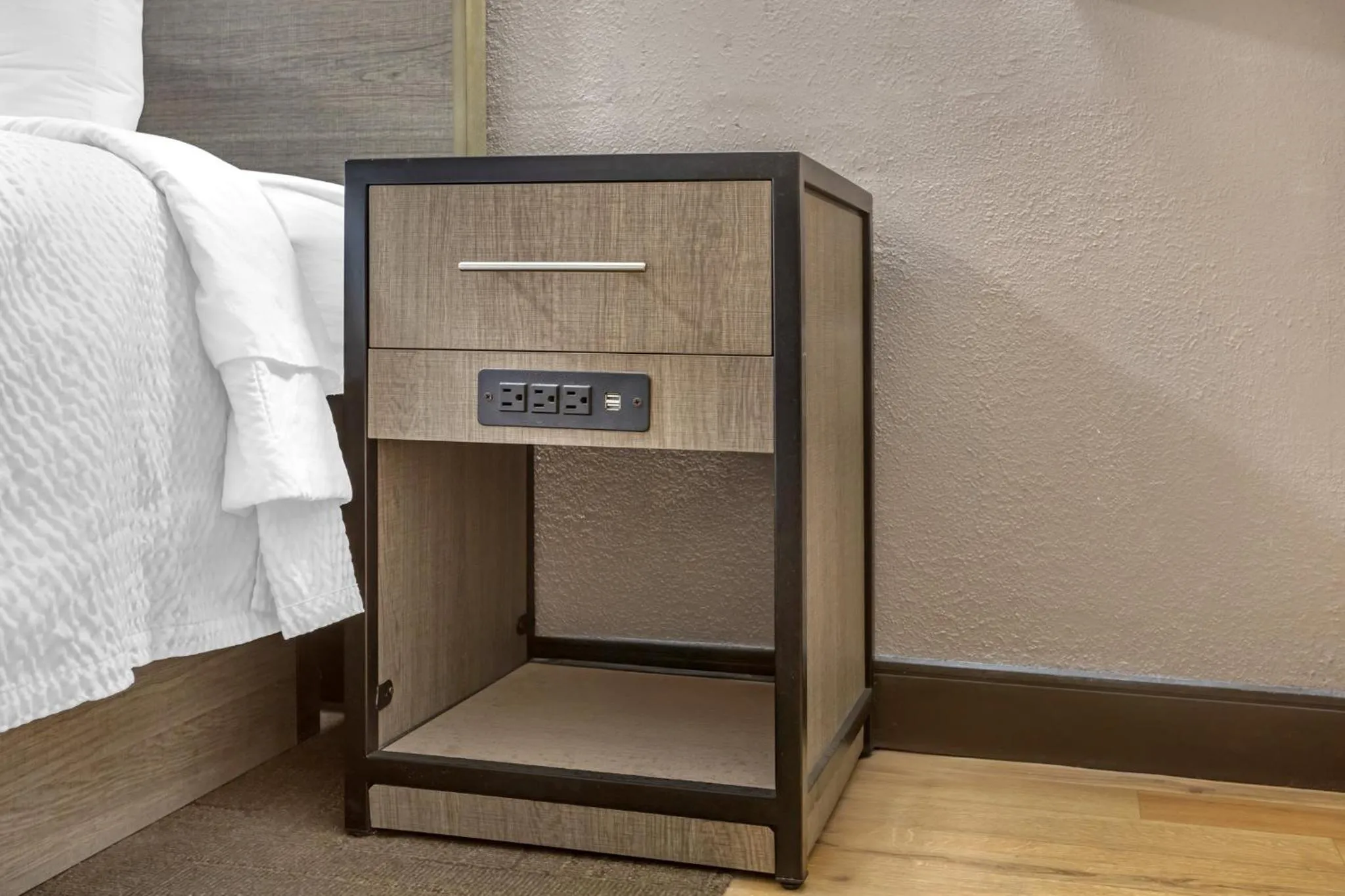 Photo of the whole room, Bed in Red Roof Inn Tinton Falls-Jersey Shore