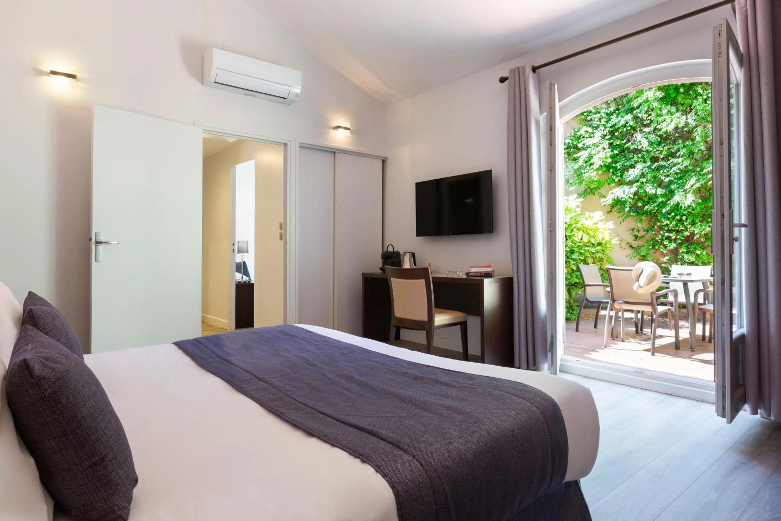 Bedroom, Bed in SOWELL HOTELS Domaine de la Petite Isle