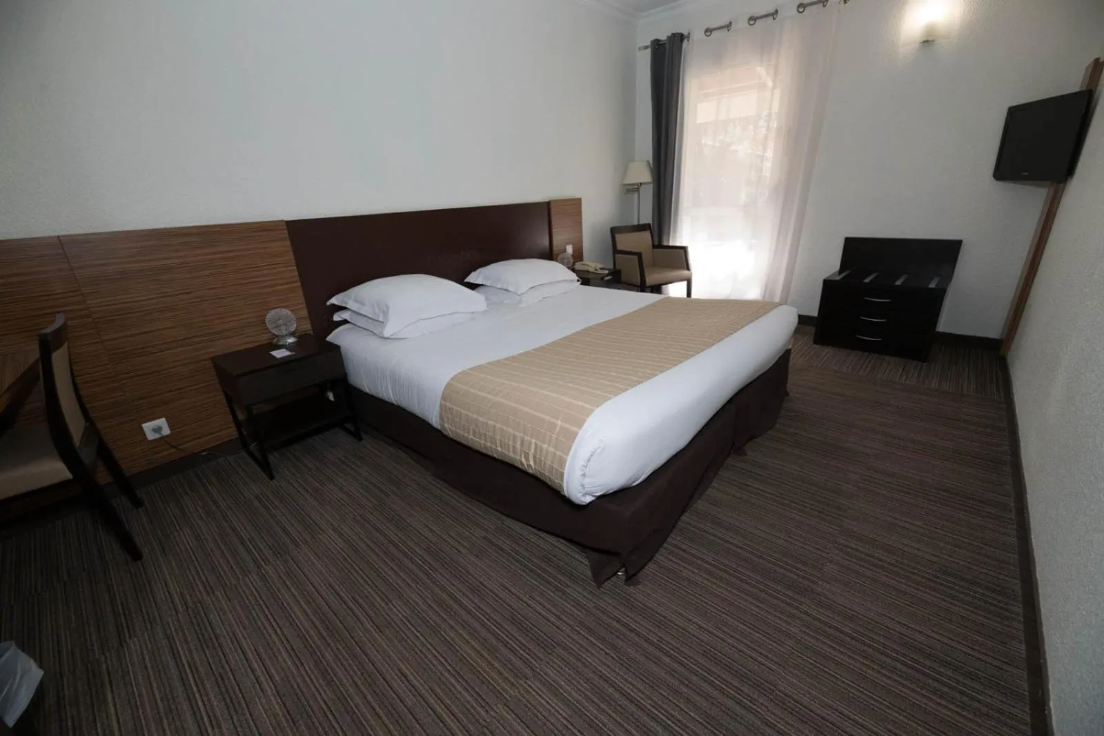 Photo of the whole room, Bed in SOWELL HOTELS Domaine de la Petite Isle