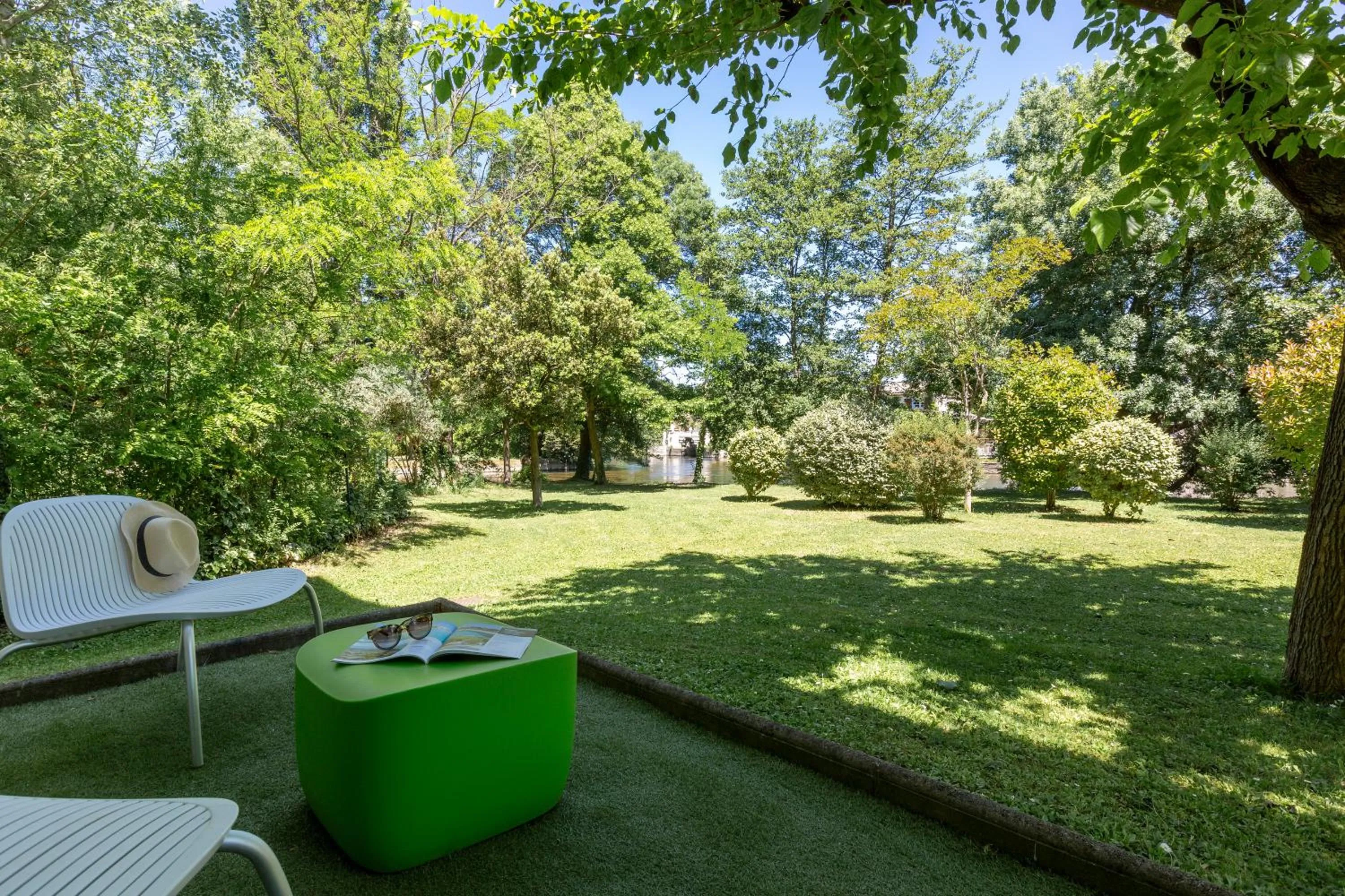 Patio in SOWELL HOTELS Domaine de la Petite Isle