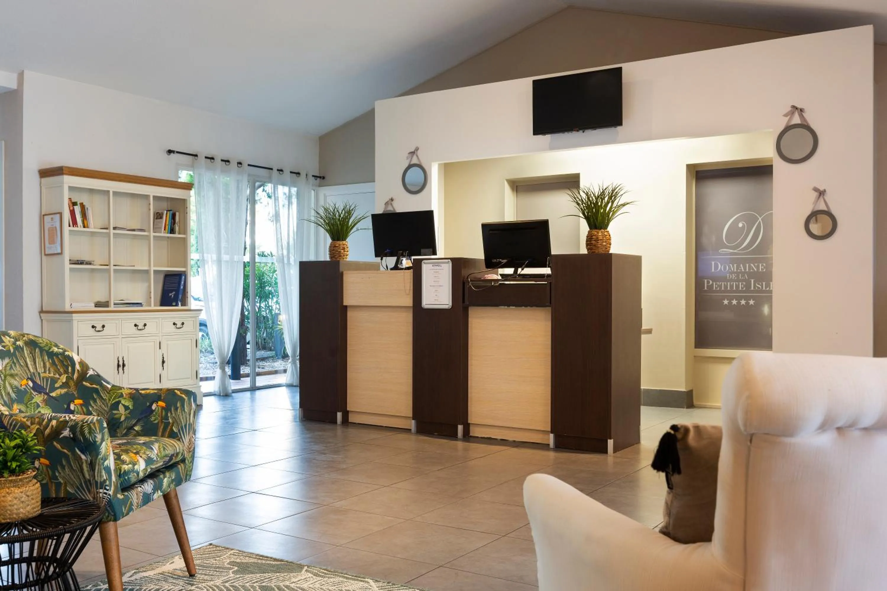 Lobby or reception in SOWELL HOTELS Domaine de la Petite Isle