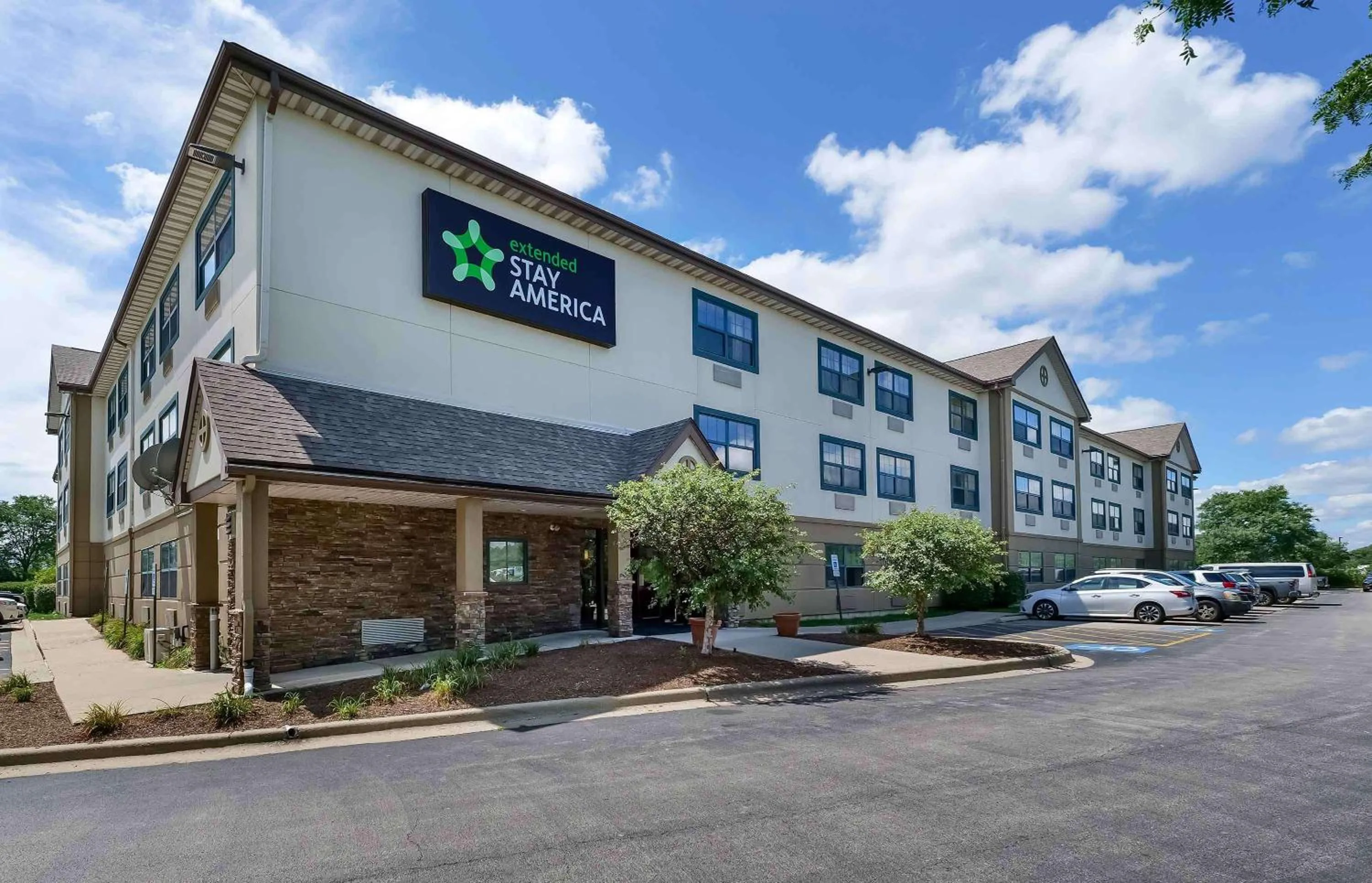 Property building in Extended Stay America Suites - Chicago - Burr Ridge