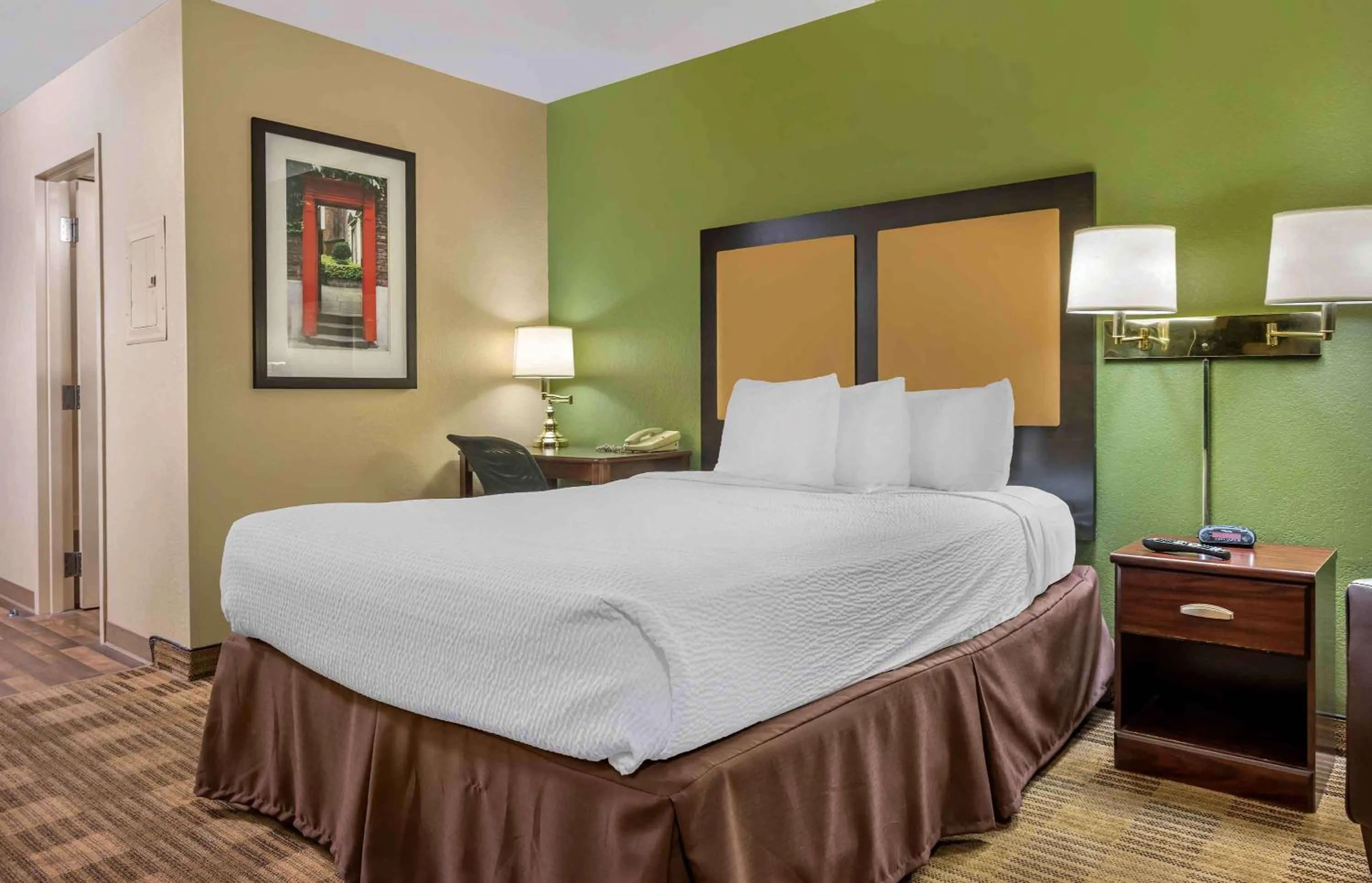 Bedroom, Bed in Extended Stay America Suites - Chicago - Burr Ridge
