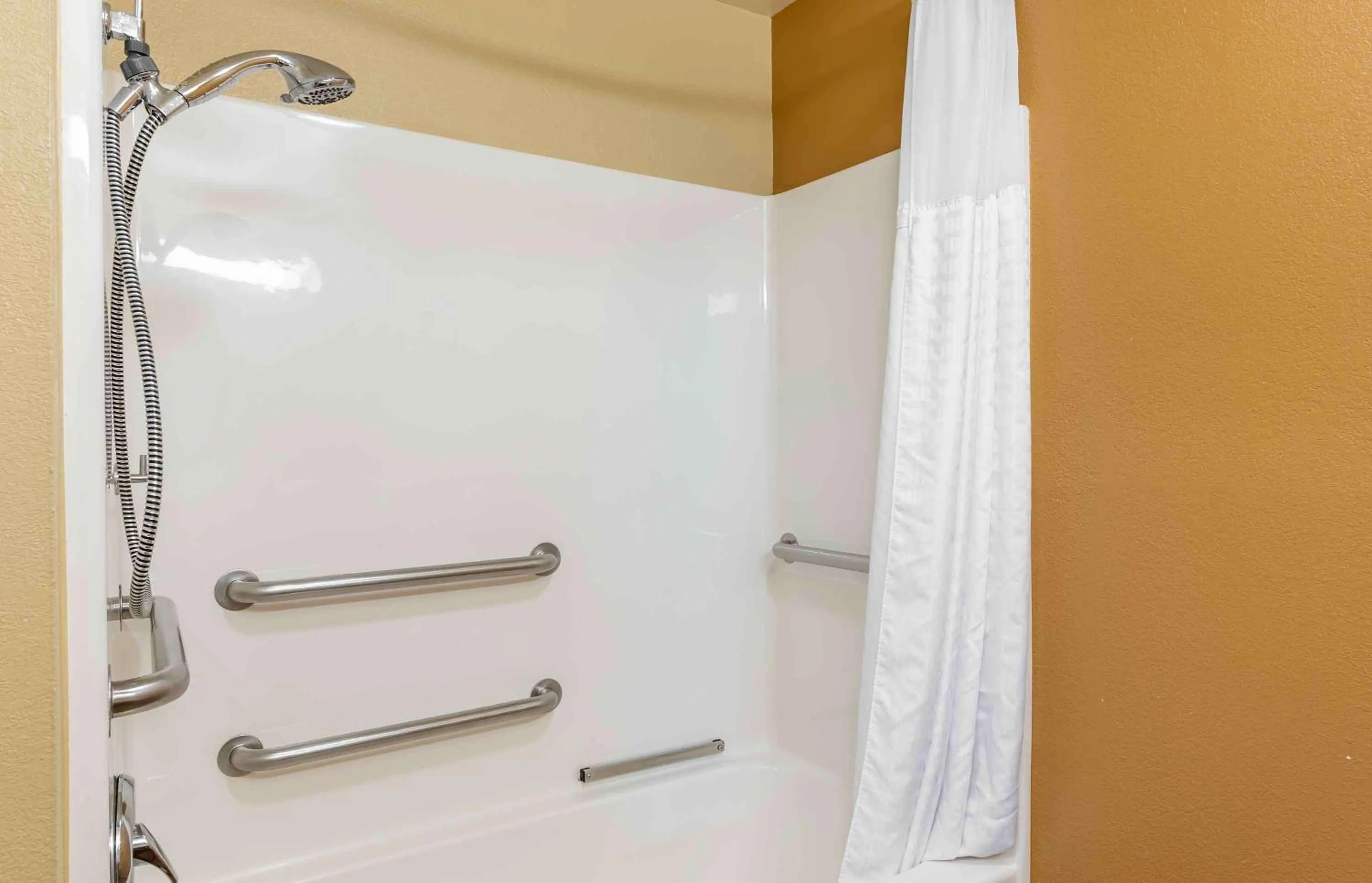 Bathroom in Extended Stay America Suites - Chicago - Burr Ridge