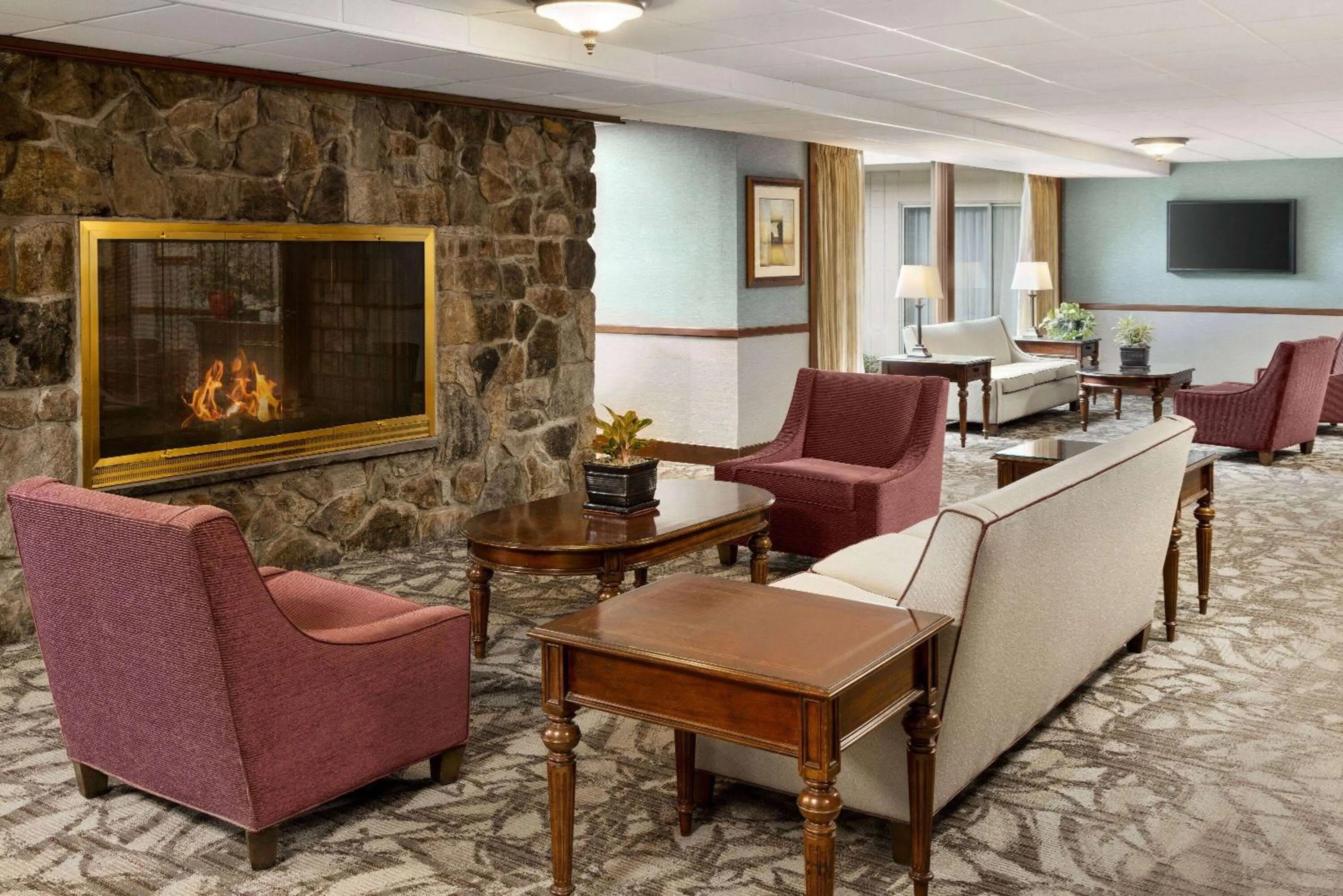 Lobby or reception in Ramada Plaza by Wyndham Portland