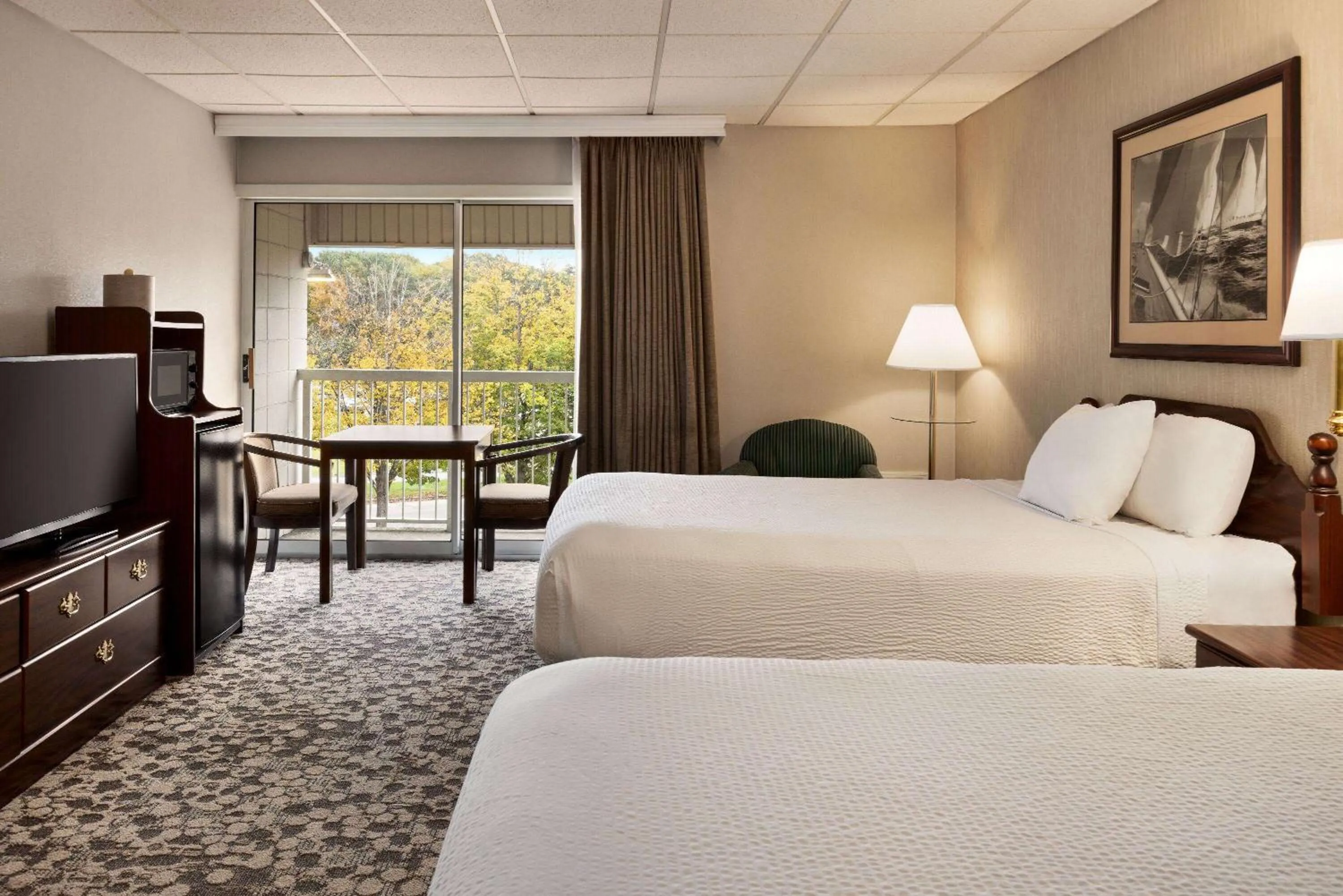 Photo of the whole room, Bed in Ramada Plaza by Wyndham Portland