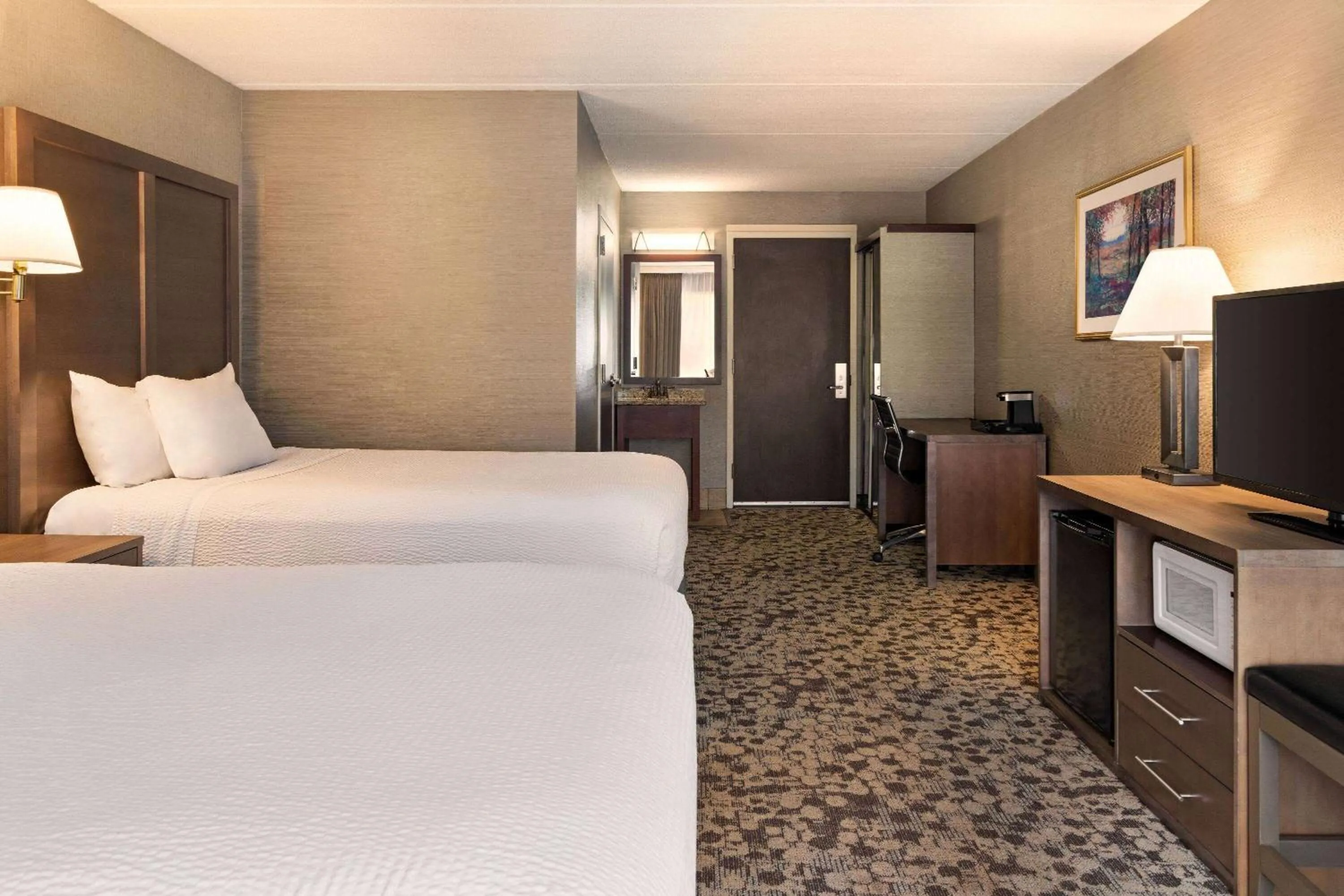 Photo of the whole room, Bed in Ramada Plaza by Wyndham Portland