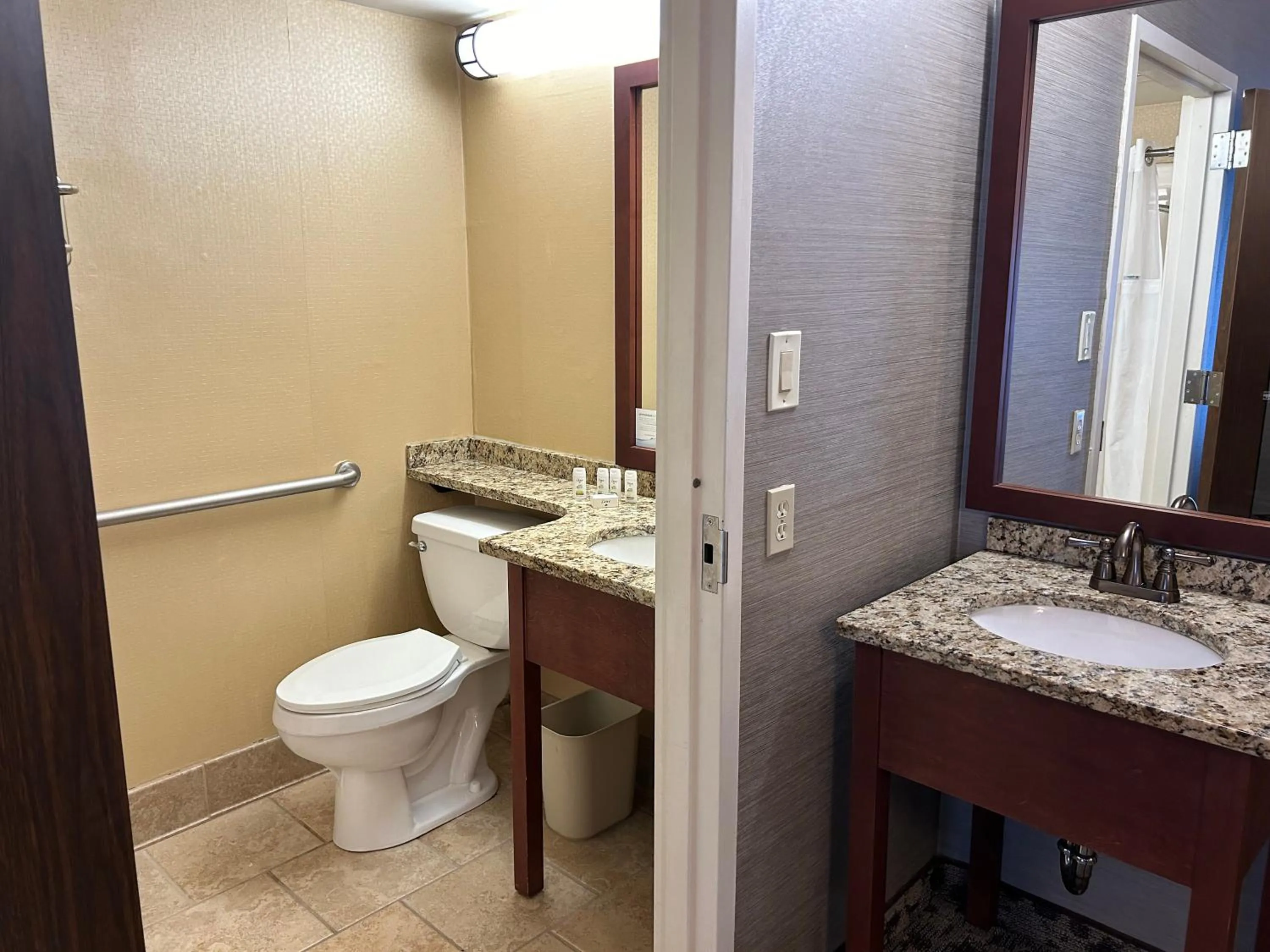 Bathroom in Ramada Plaza by Wyndham Portland