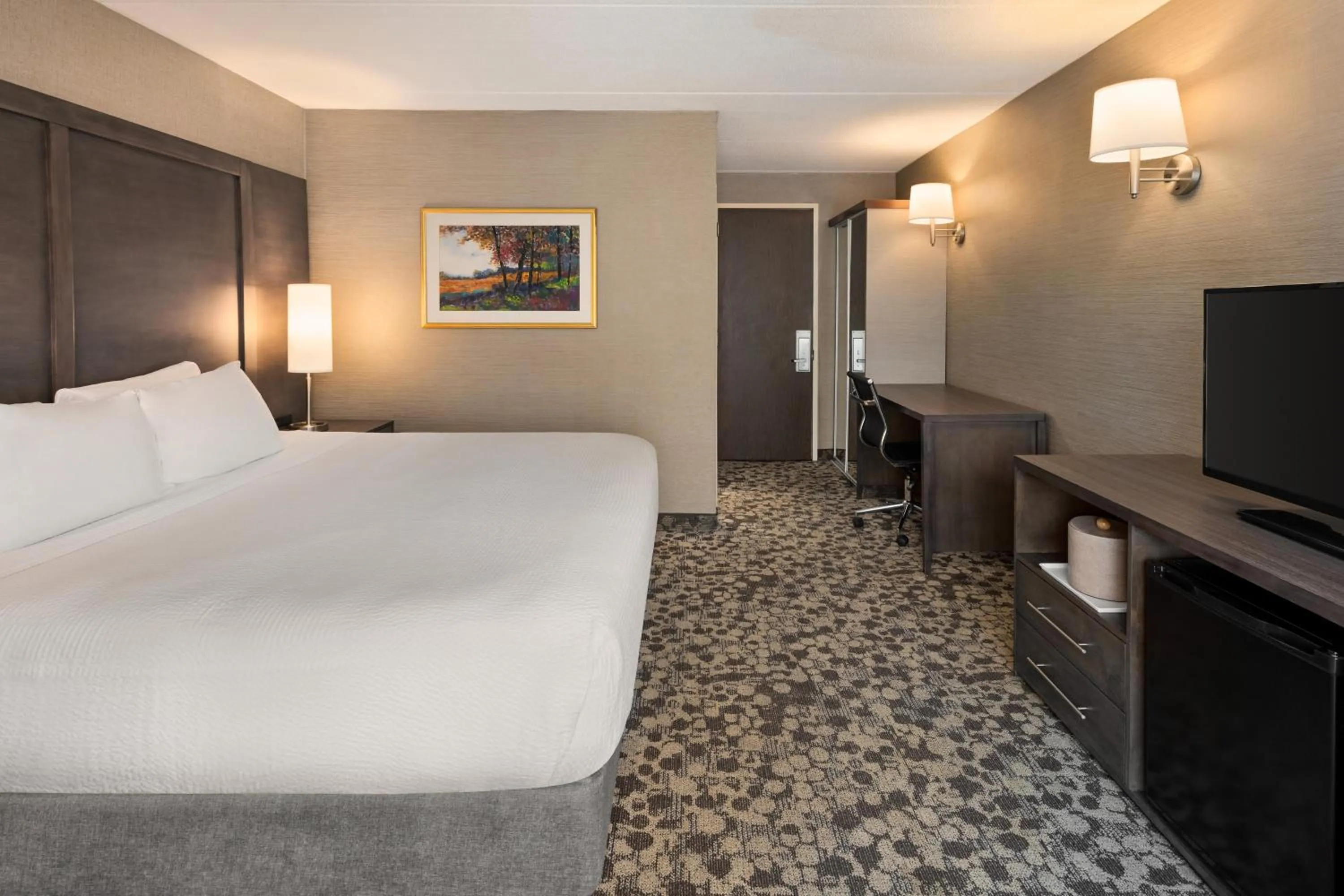 Bedroom, Bed in Ramada Plaza by Wyndham Portland
