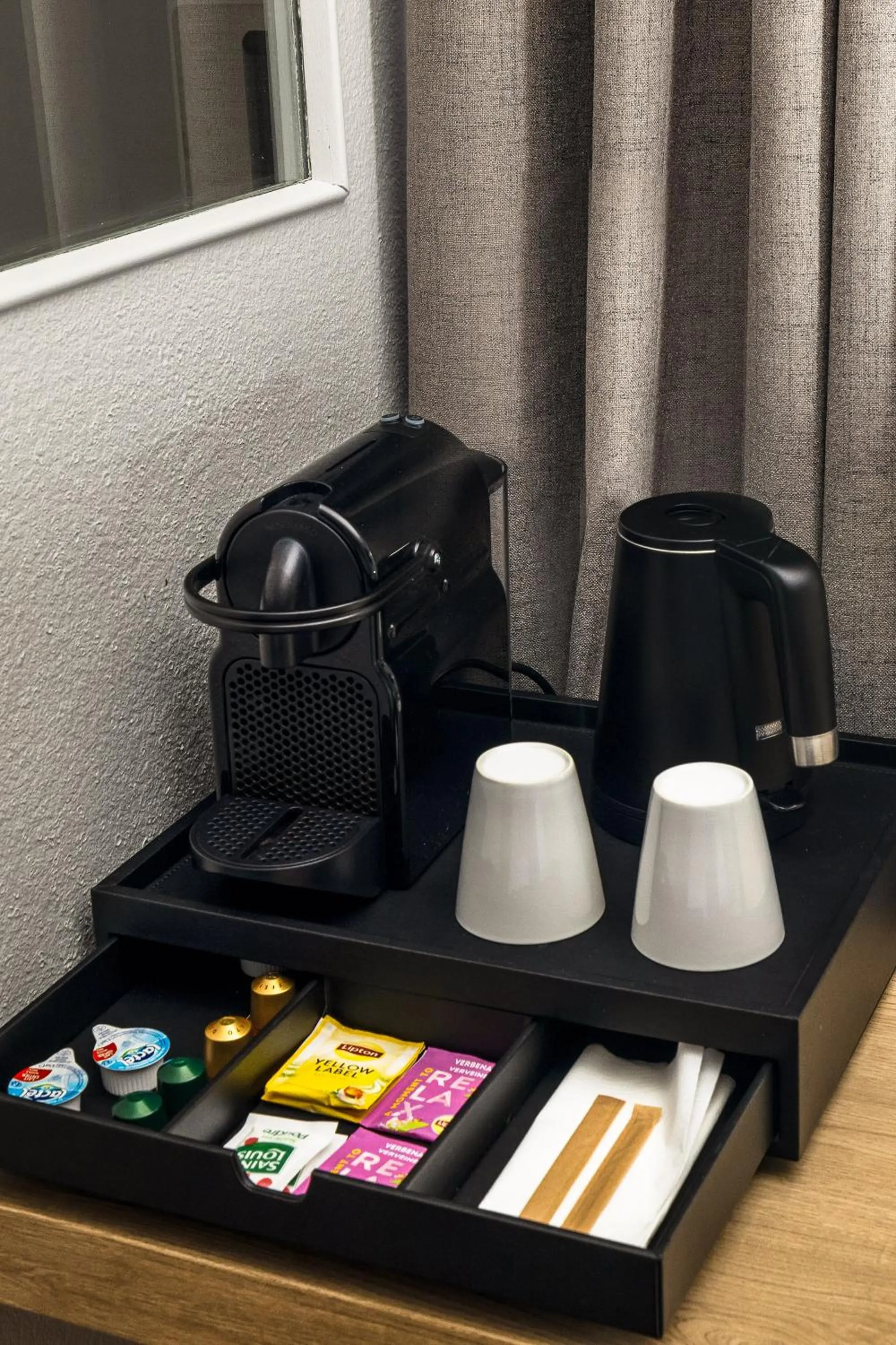 Coffee/tea facilities in Campanile Nature - Taverny