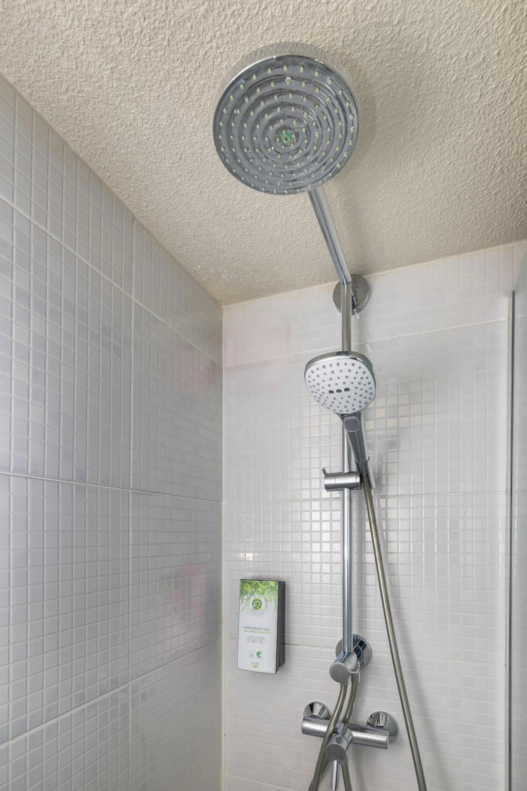 Shower in Campanile Nature - Taverny