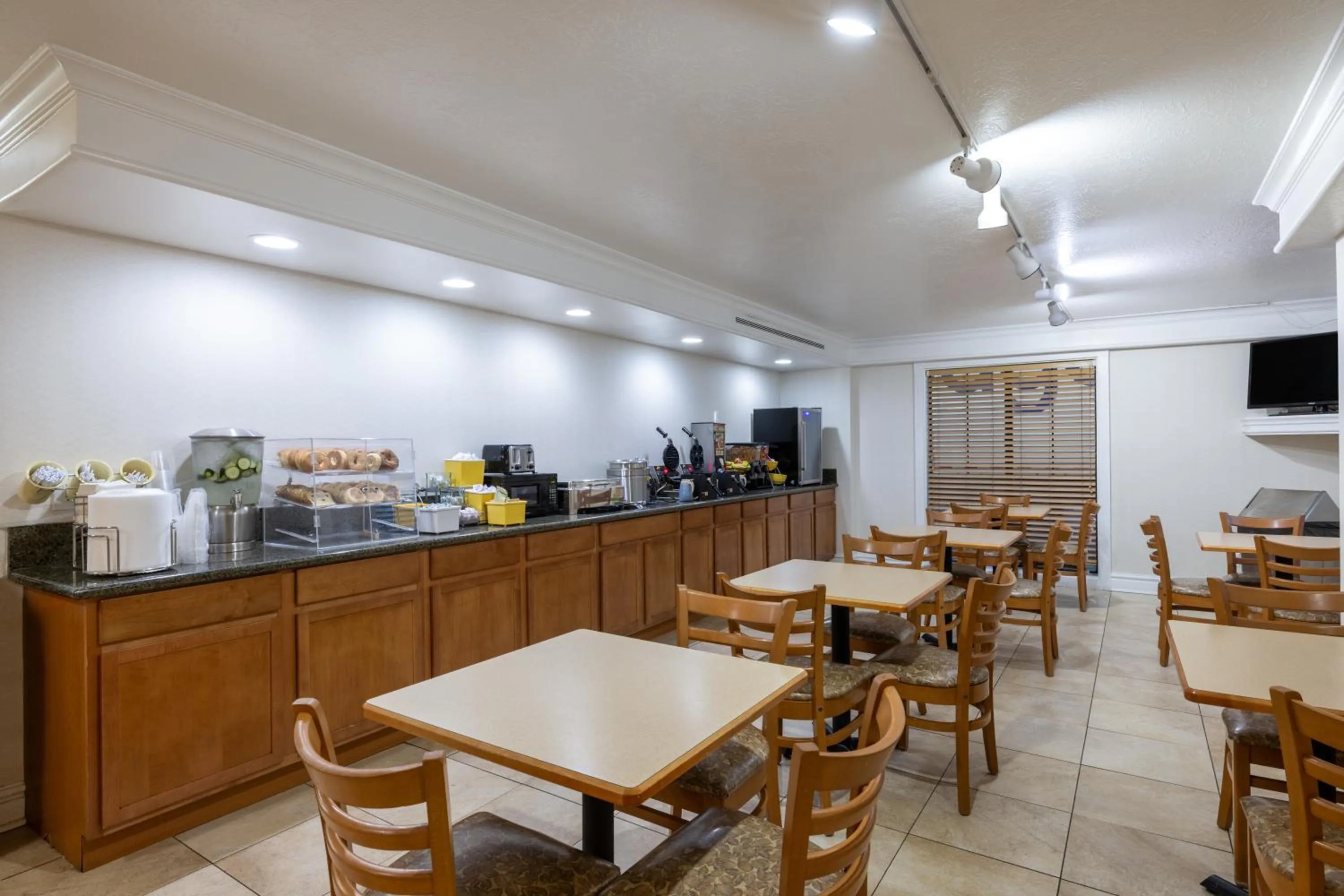 Restaurant/places to eat in Days Inn by Wyndham Casper