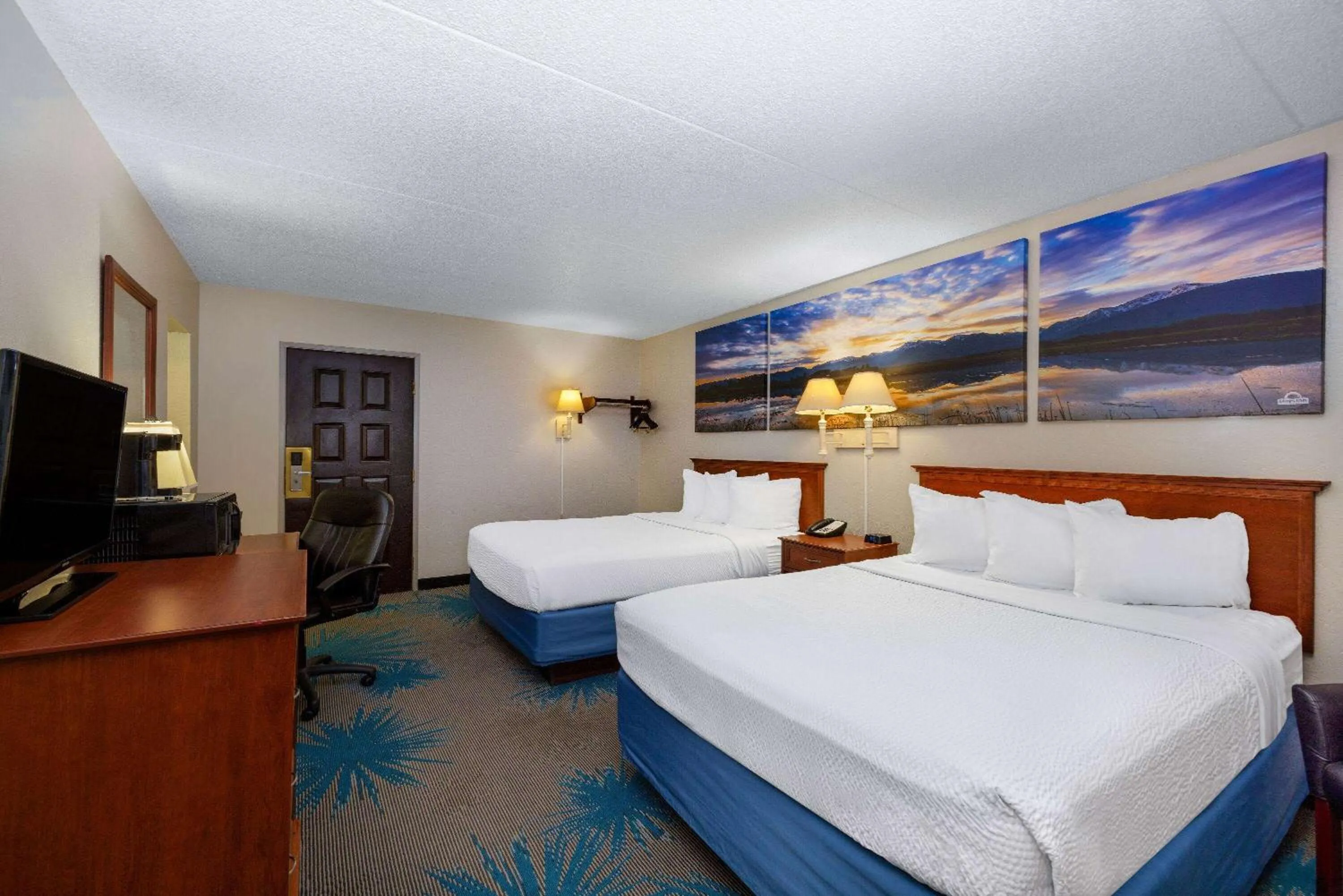 Photo of the whole room, Bed in Days Inn by Wyndham Casper