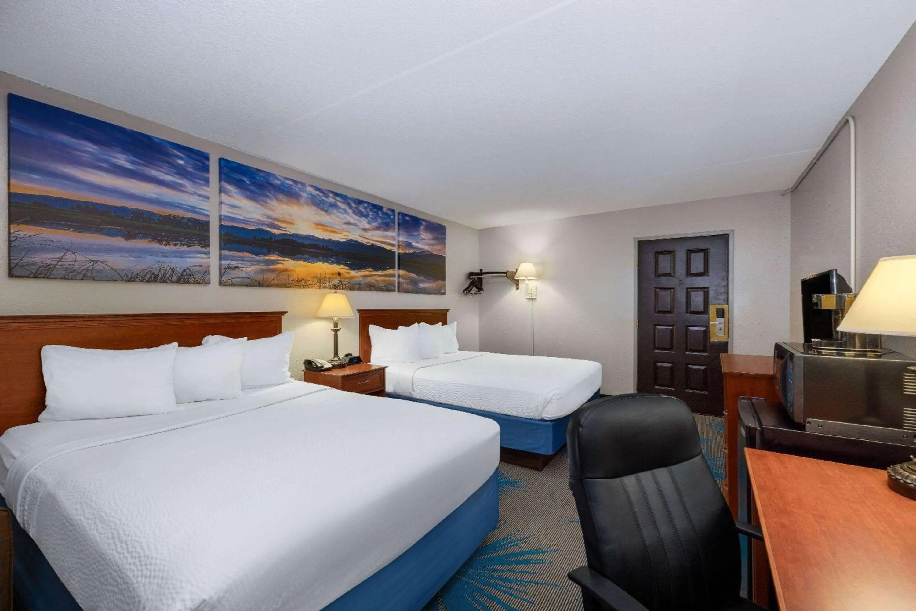 Photo of the whole room, Bed in Days Inn by Wyndham Casper