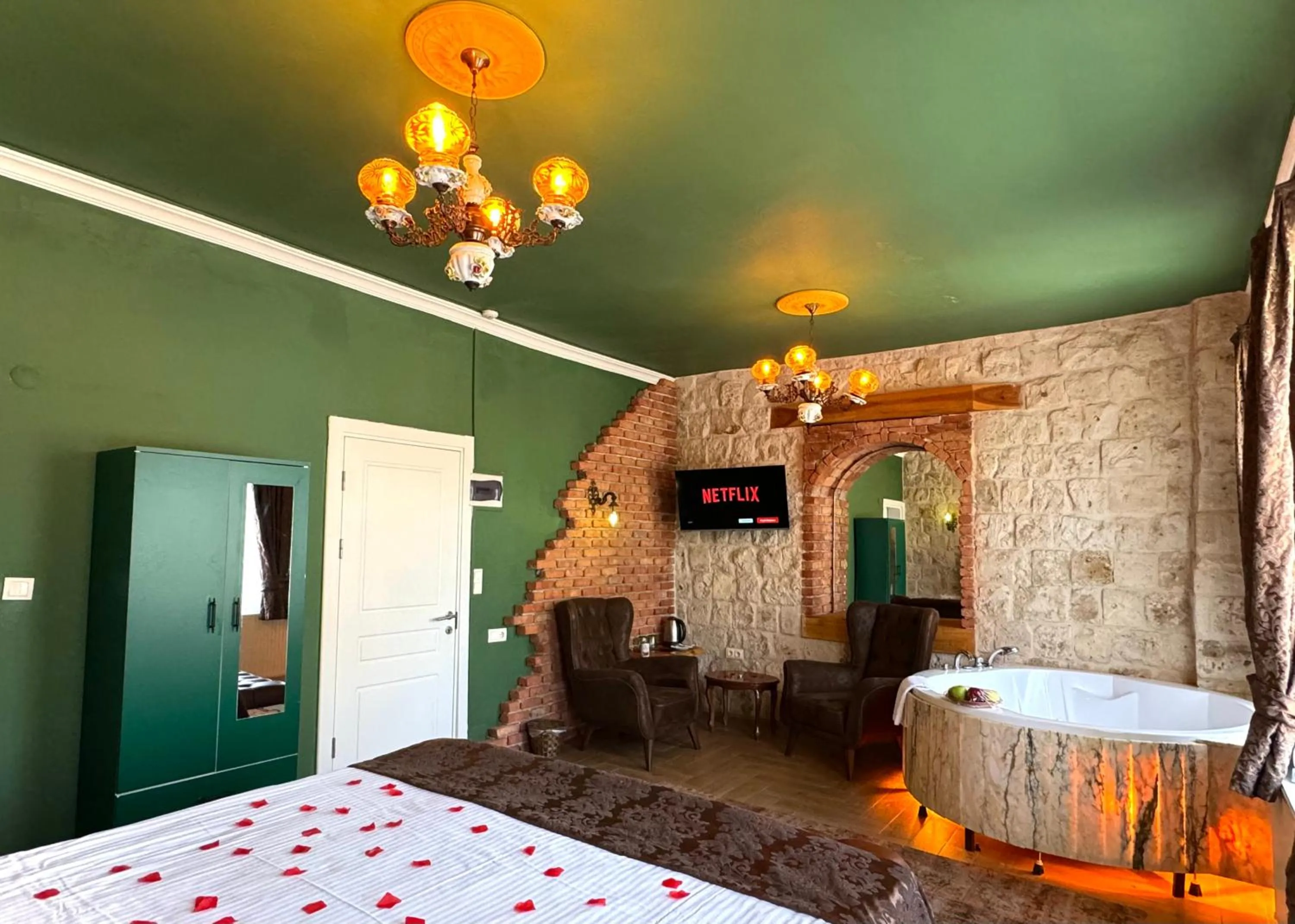 Bed in THE RED HORSE HOTEL