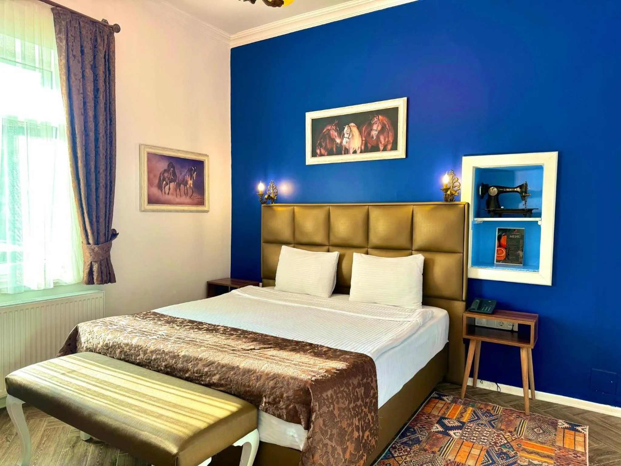 Bed in THE RED HORSE HOTEL