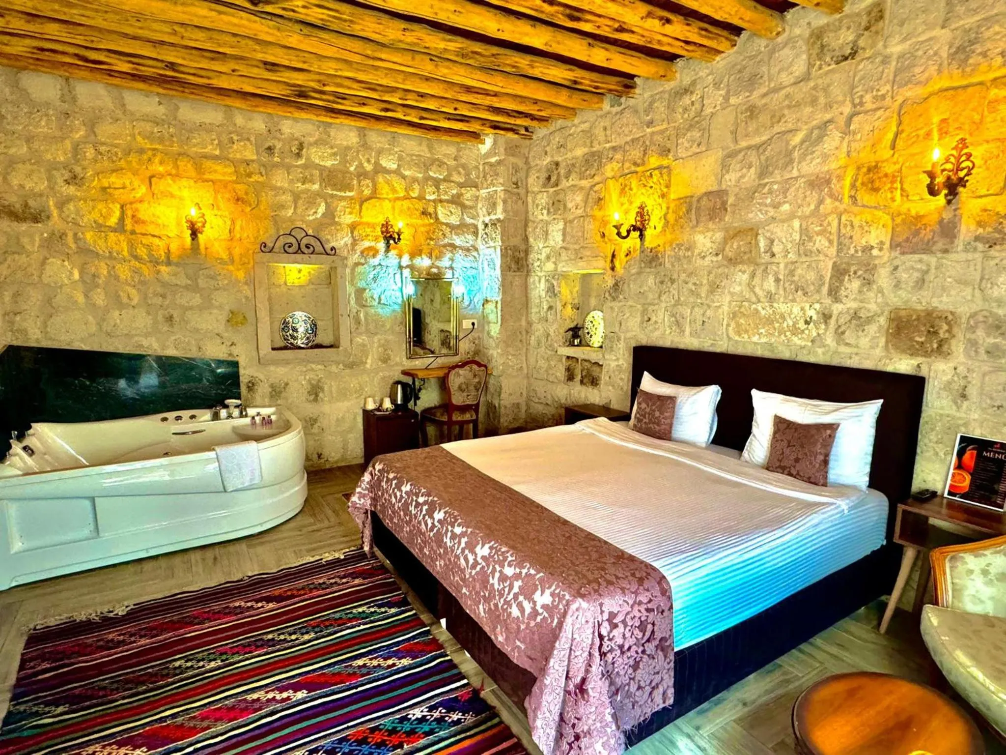 Bed in THE RED HORSE HOTEL