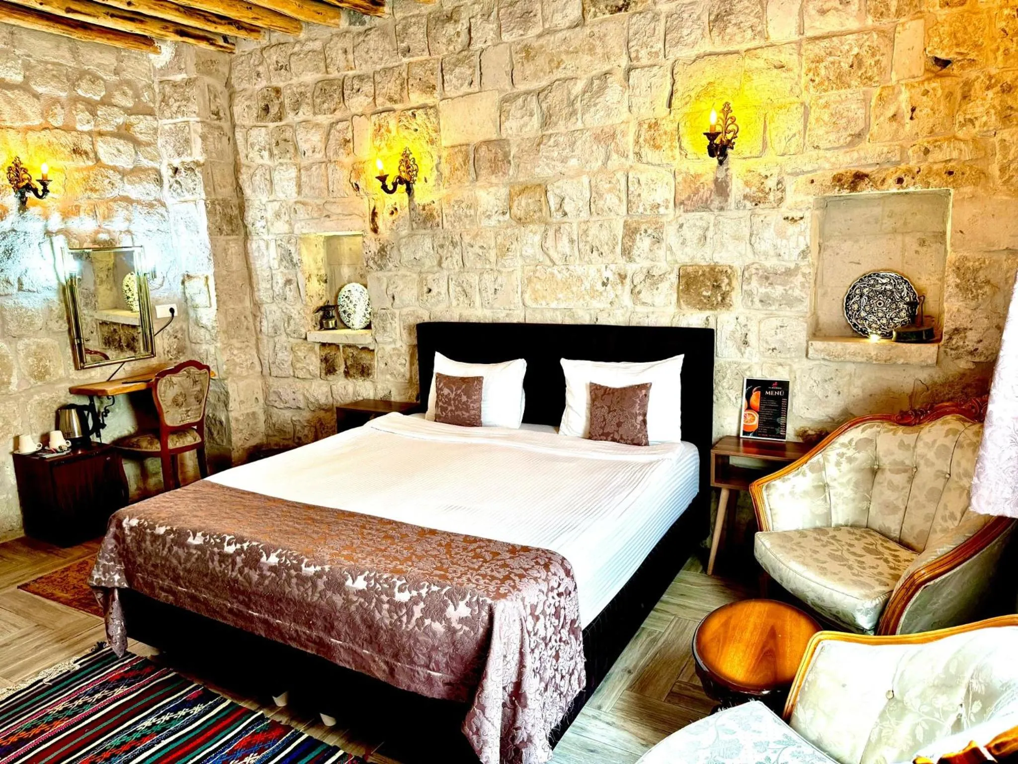 Bed in THE RED HORSE HOTEL