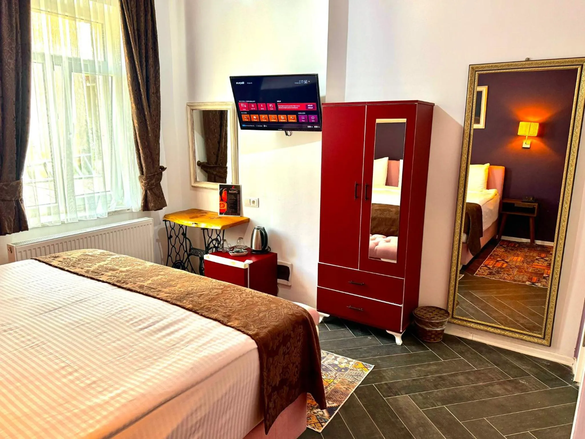 Bed in THE RED HORSE HOTEL