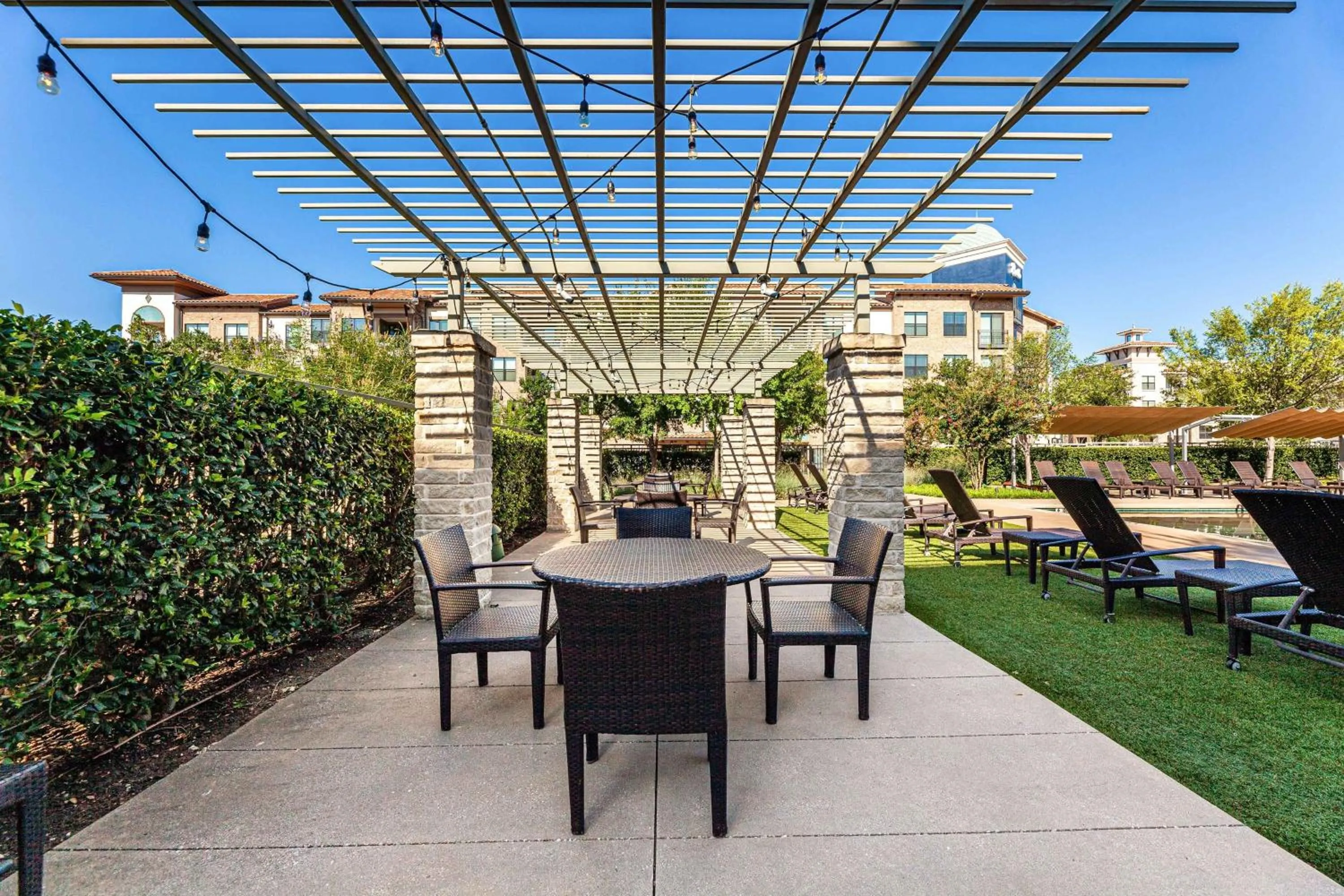 Swimming pool in Sheraton Hotel Stonebriar