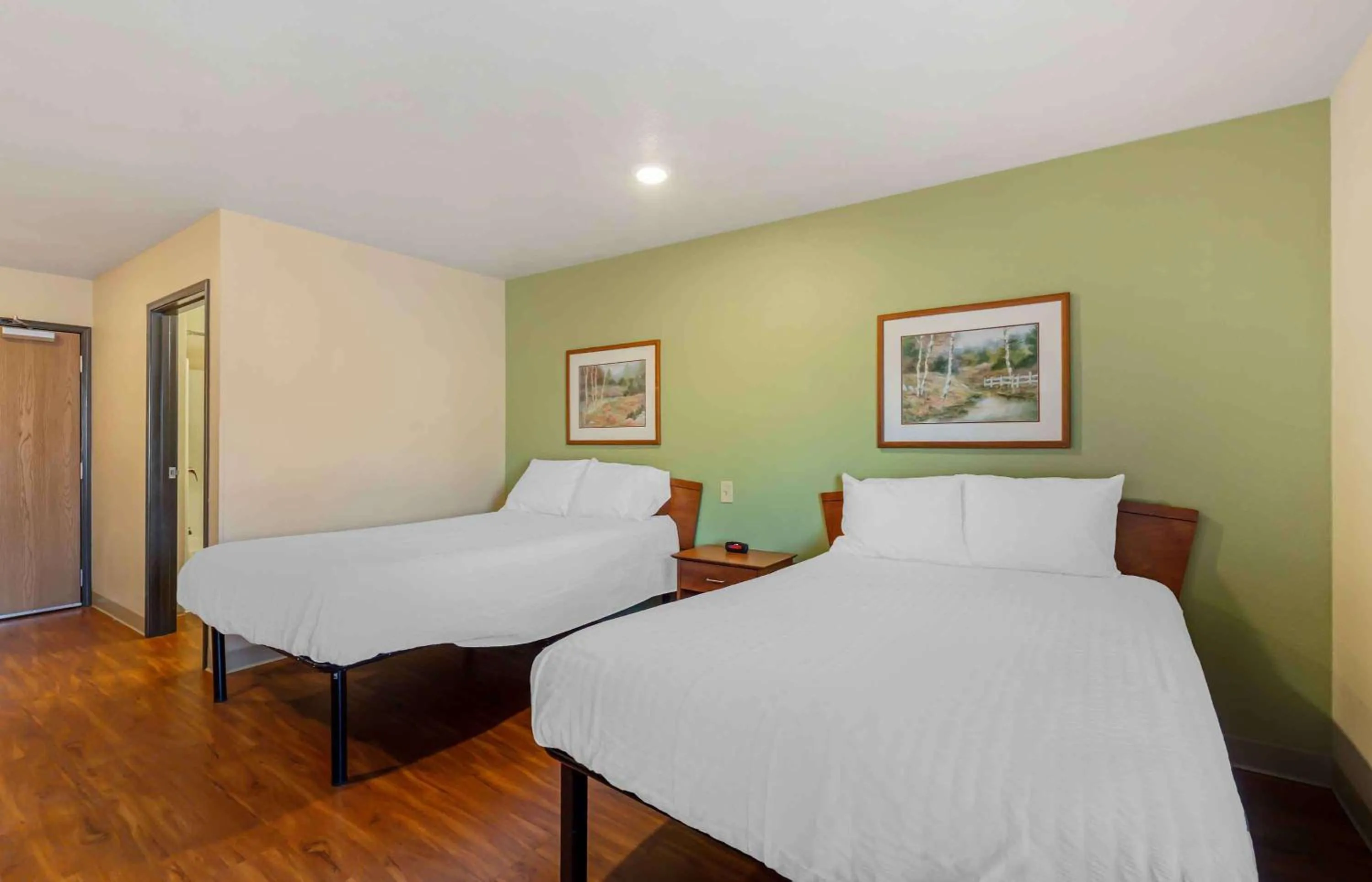 Bedroom, Bed in Extended Stay America Select Suites - Cleveland - Mentor