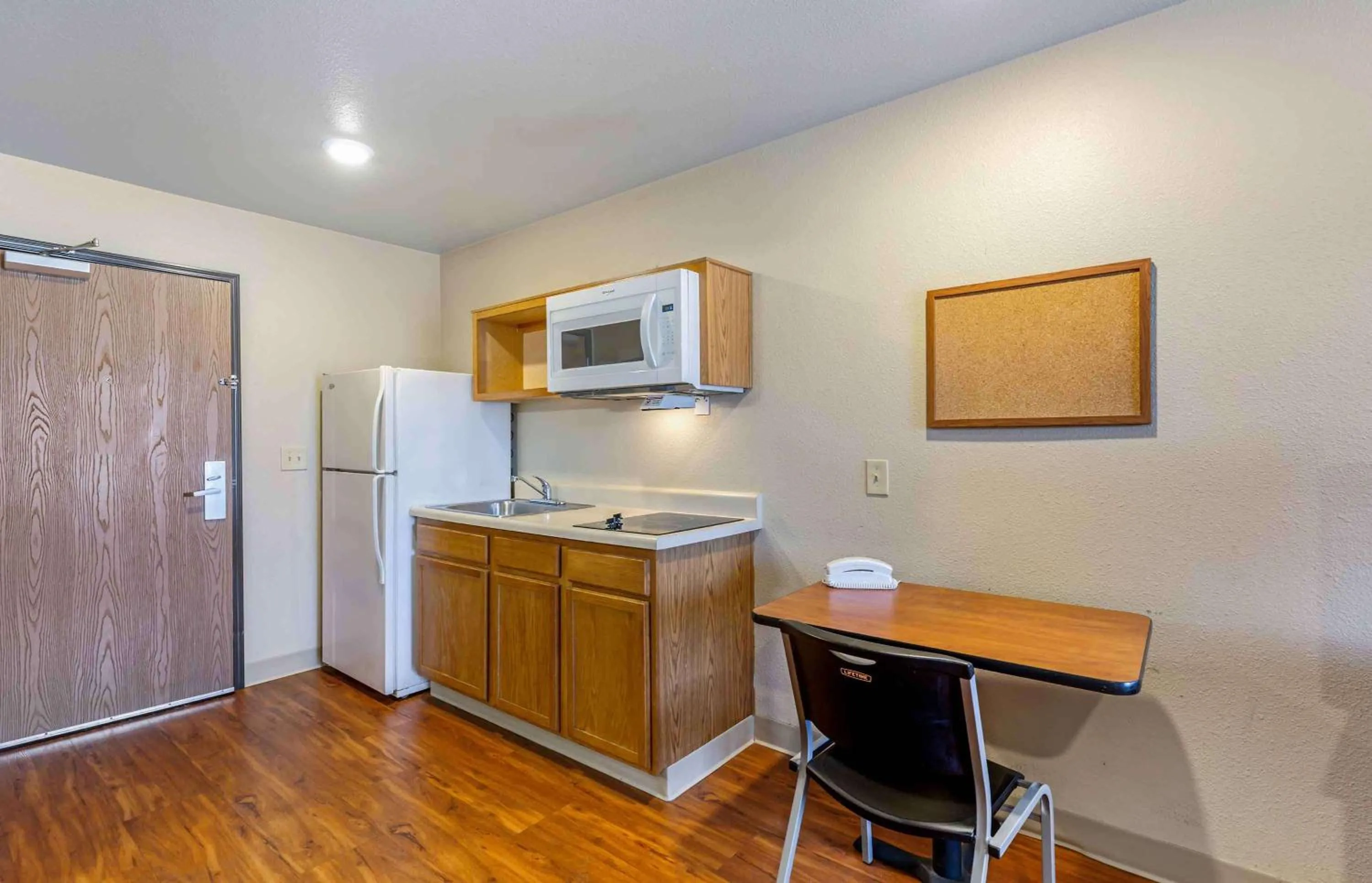 Bedroom in Extended Stay America Select Suites - Cleveland - Mentor