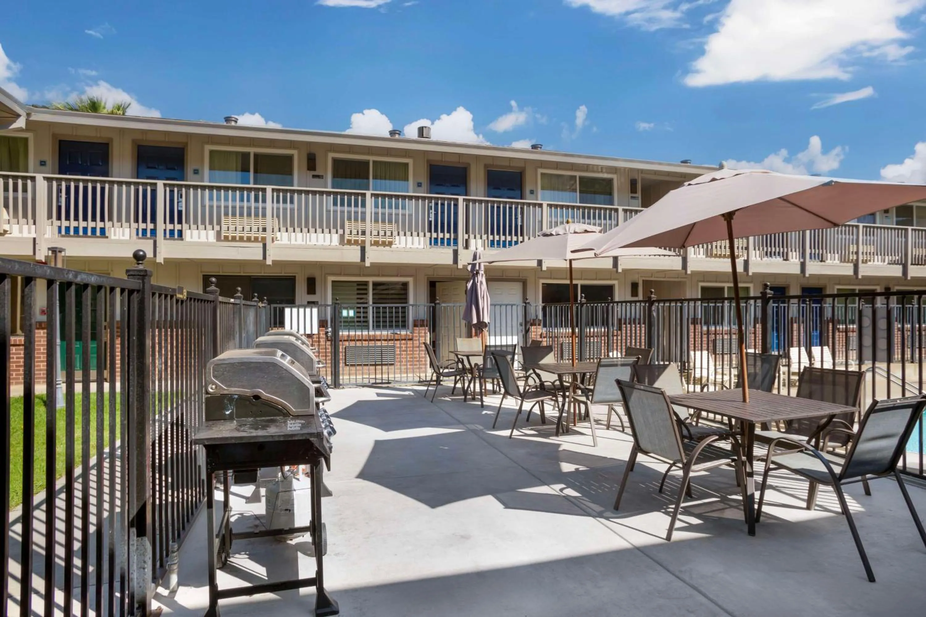 Property building in Best Western Shadow Inn