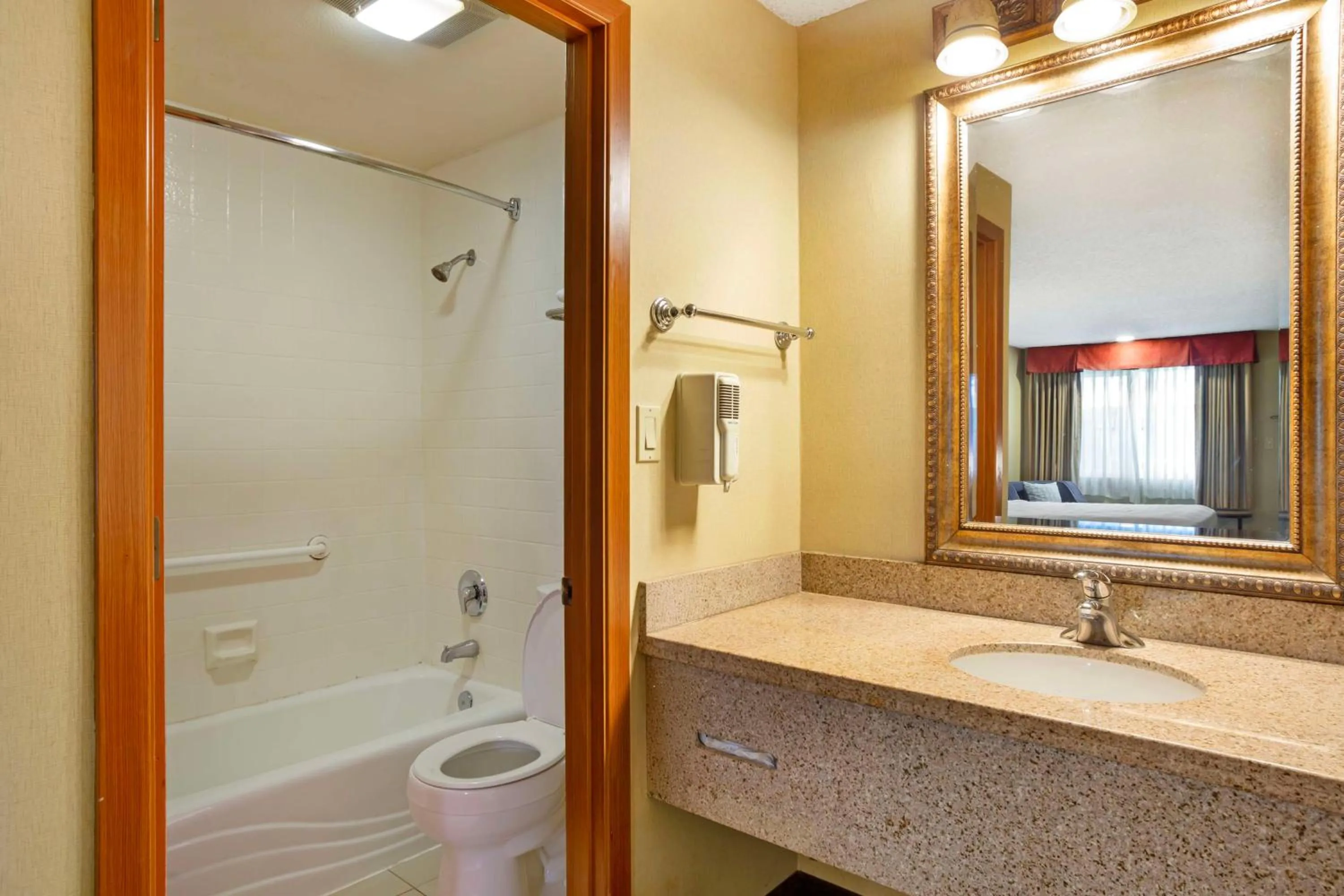 Bathroom in Best Western Shadow Inn