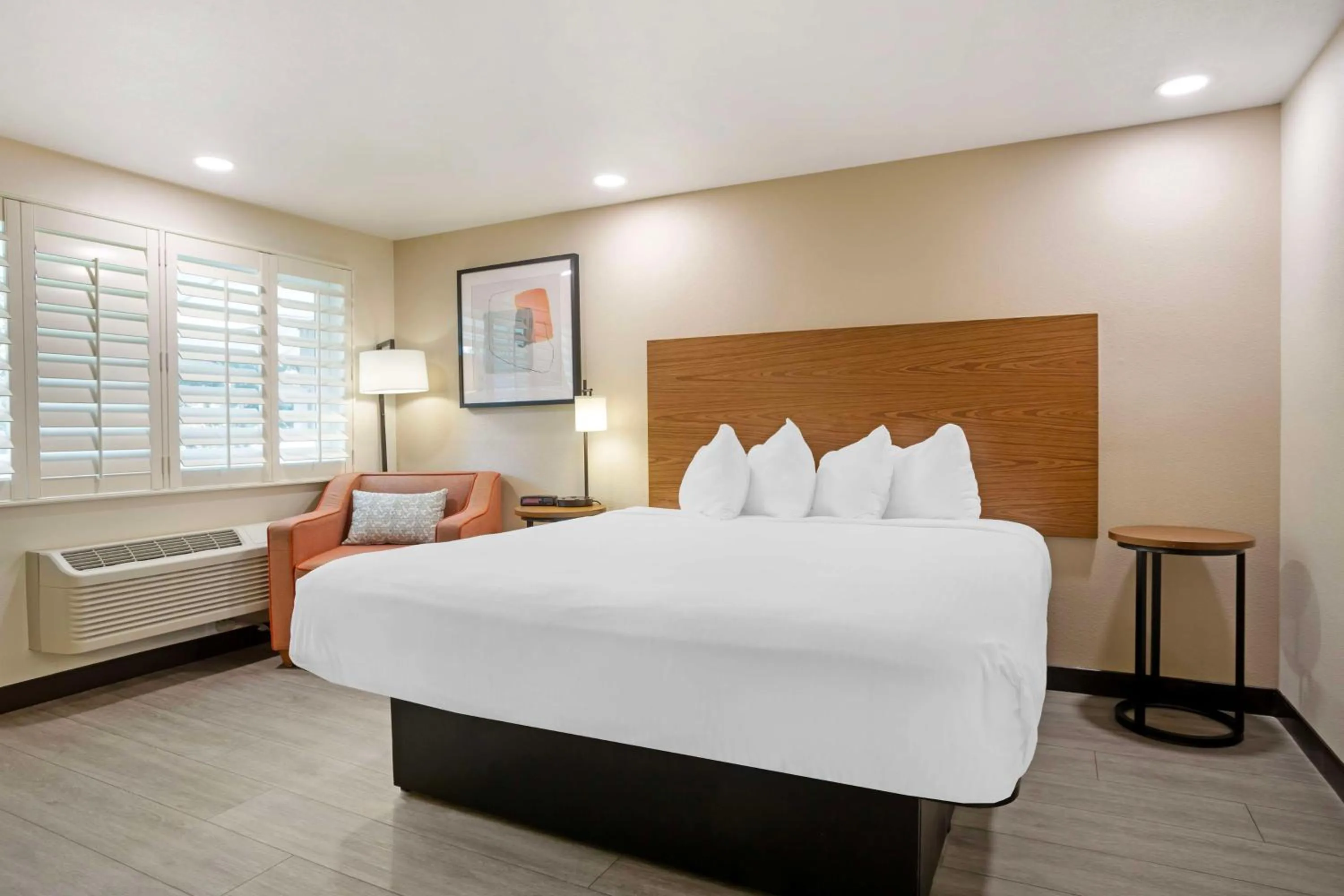 Bedroom, Bed in Best Western Shadow Inn