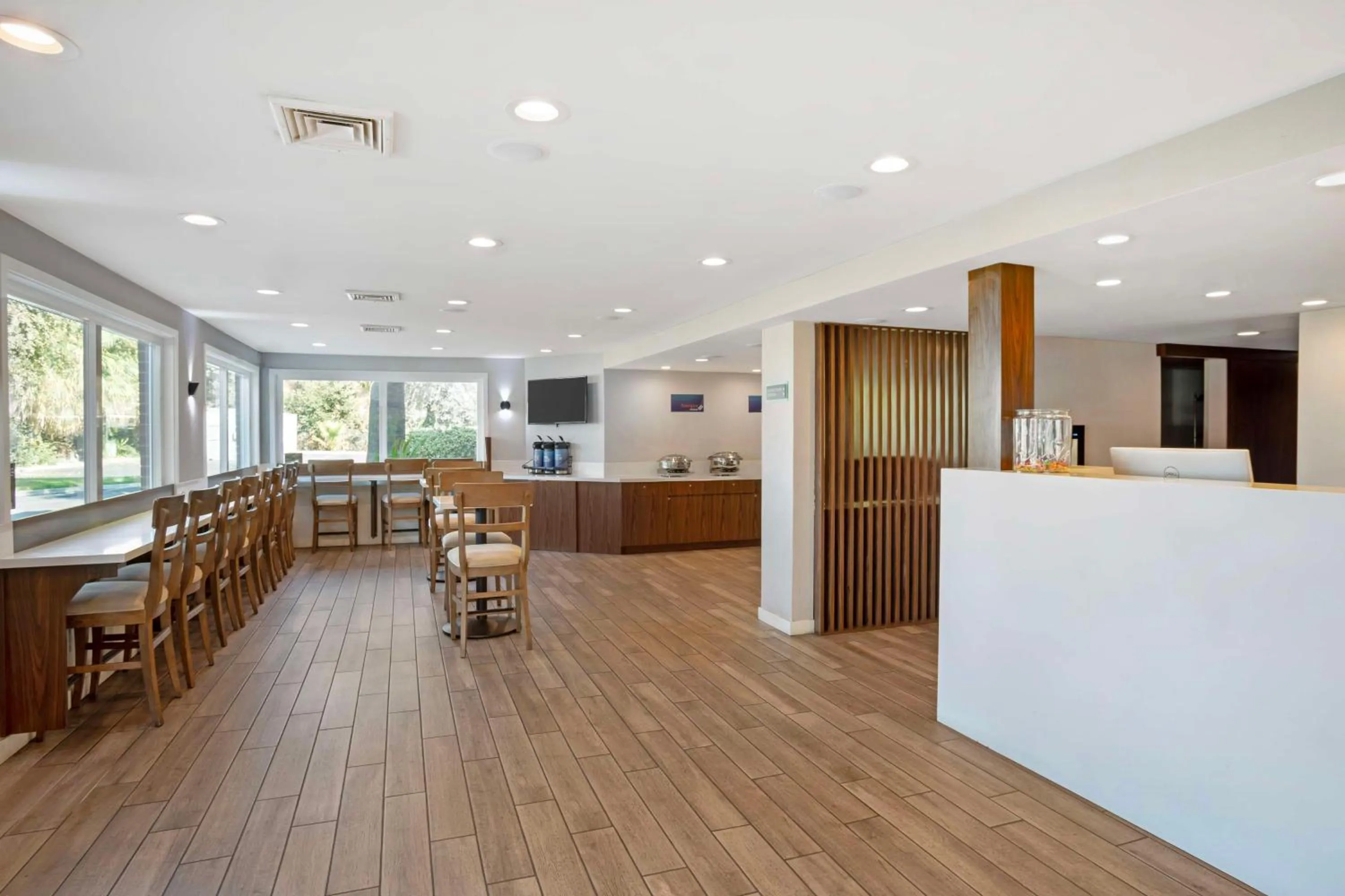 Breakfast in Best Western Shadow Inn