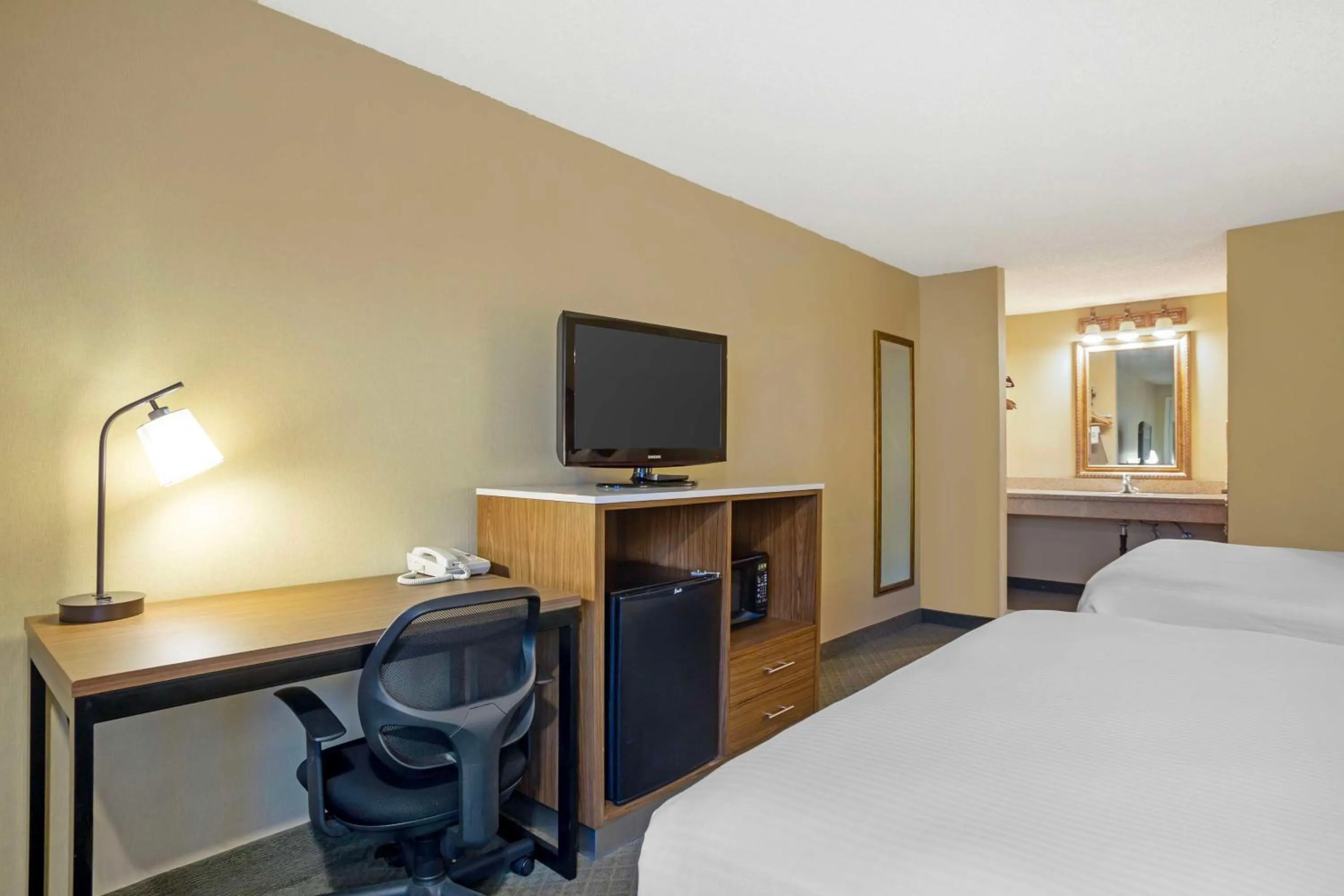 Bedroom, Bed in Best Western Shadow Inn