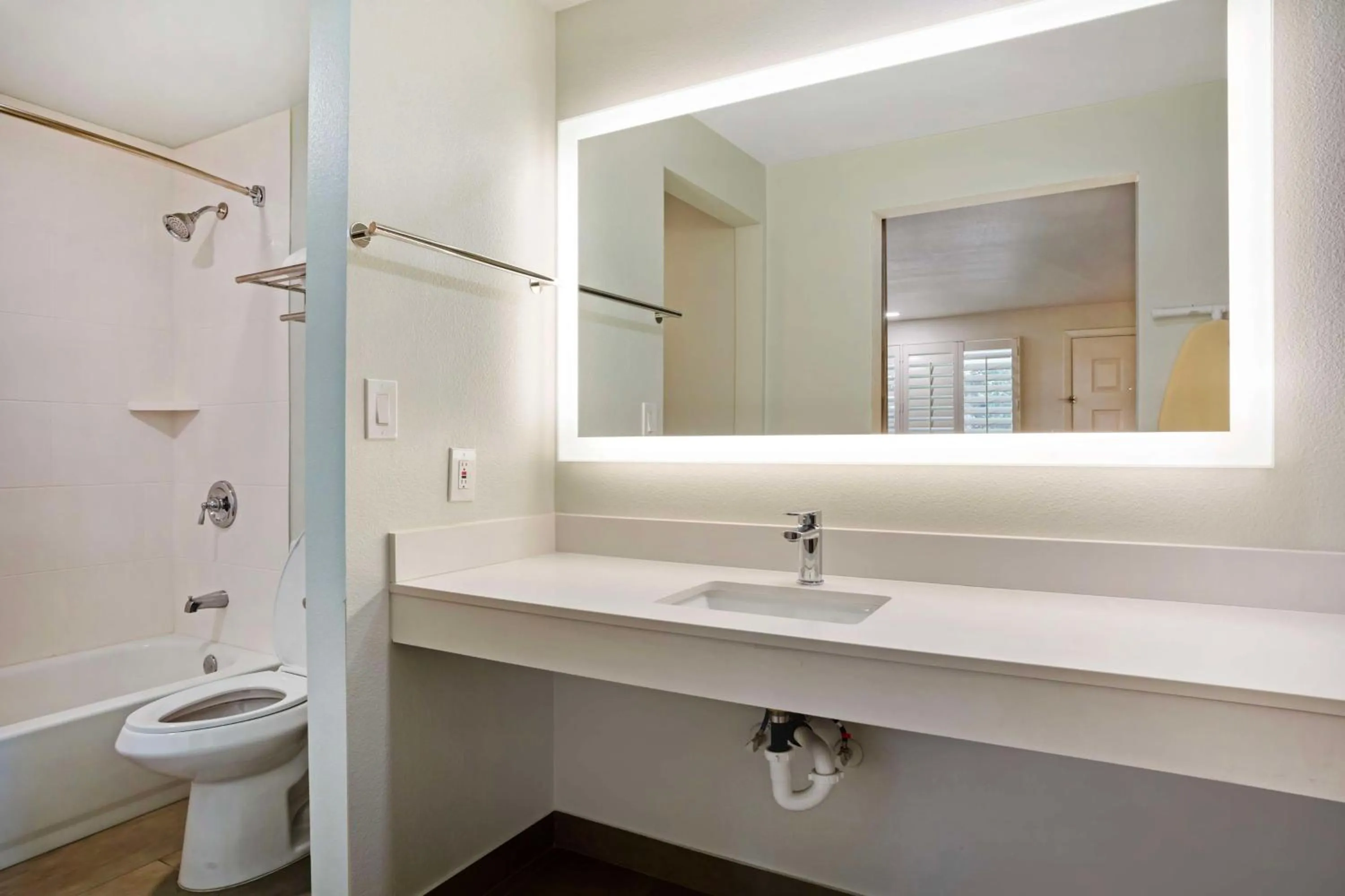 Bathroom in Best Western Shadow Inn