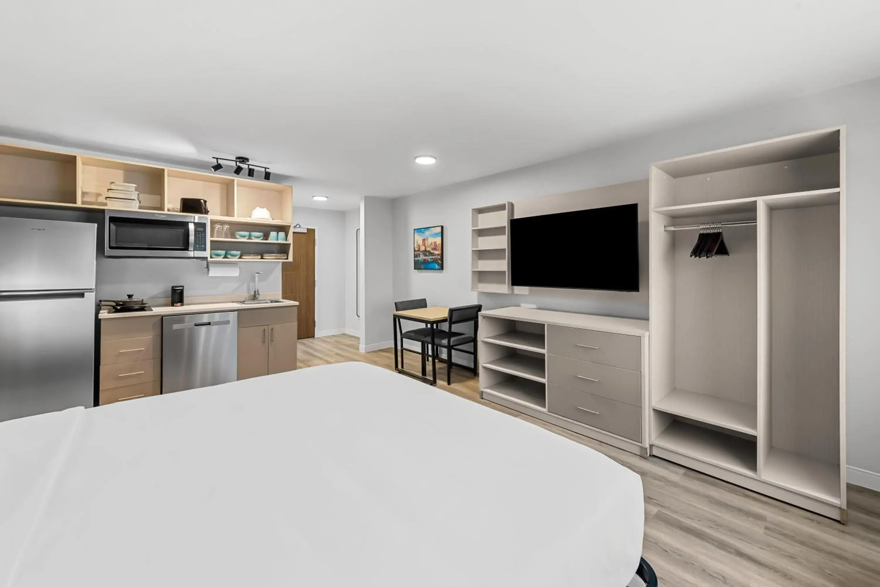 Superior King Suite - Non-Smoking in Suburban Studios Columbus North Superior King Suite - Non-Smoking in Suburban Studios Columbus North