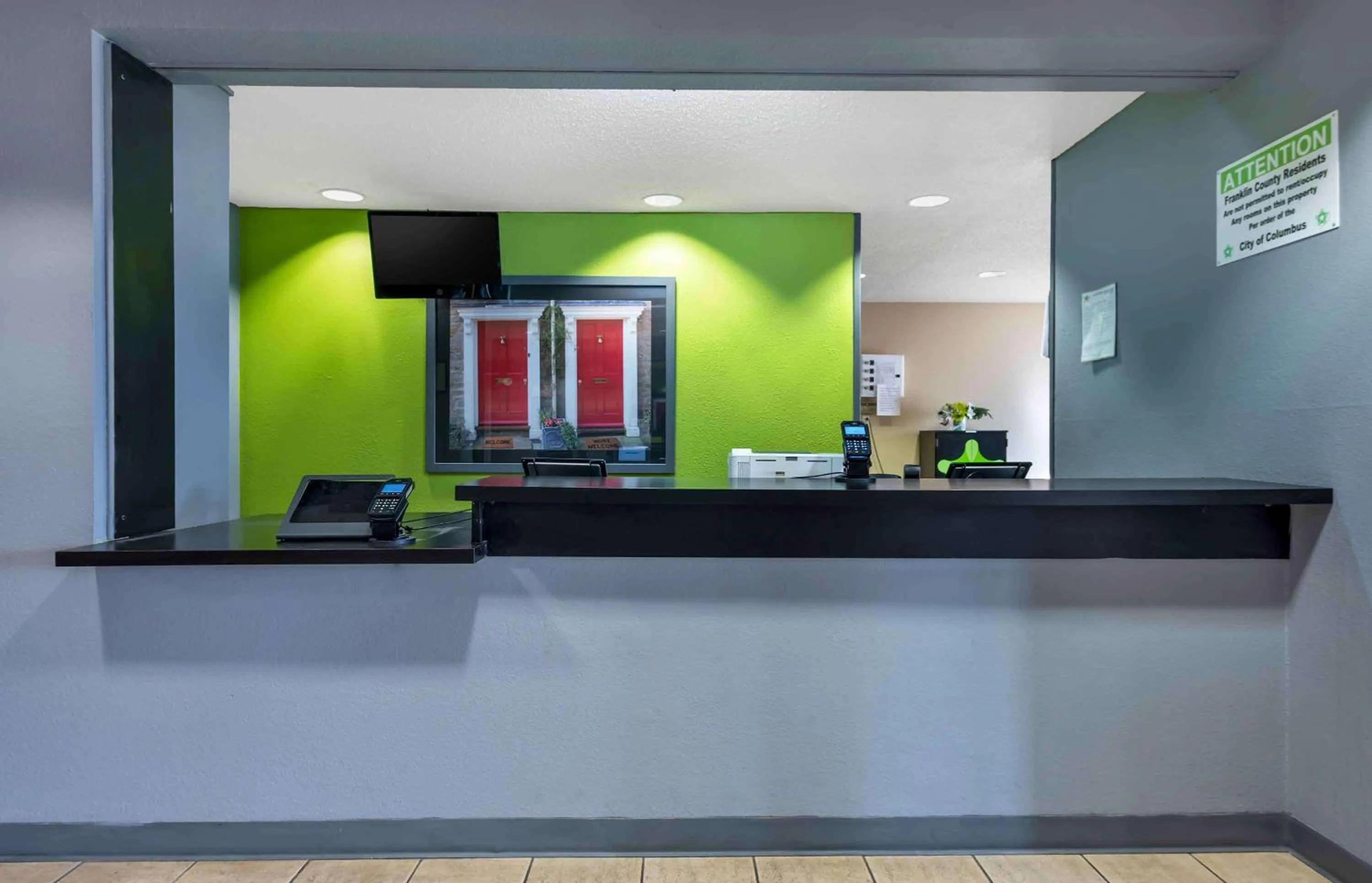 Lobby or reception in Suburban Studios Columbus North