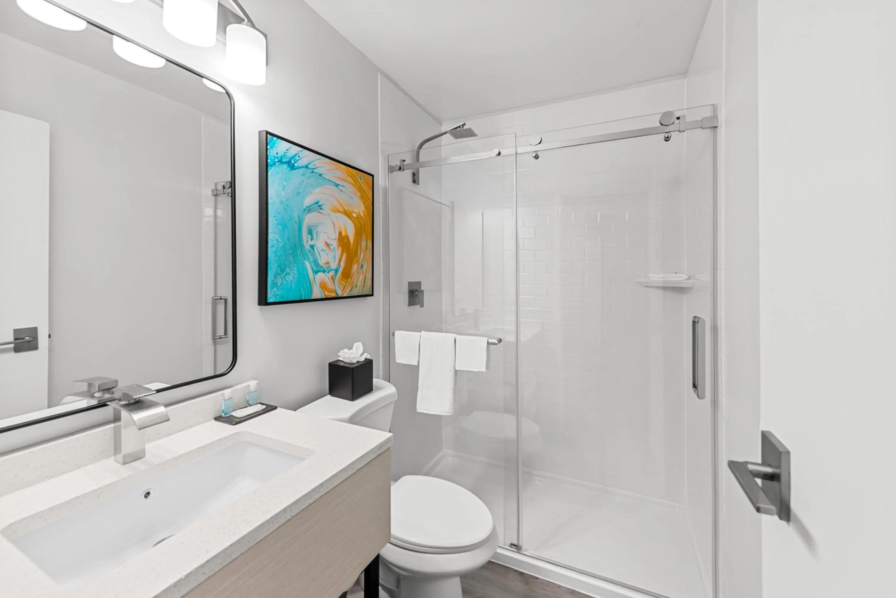 Shower in Suburban Studios Columbus North