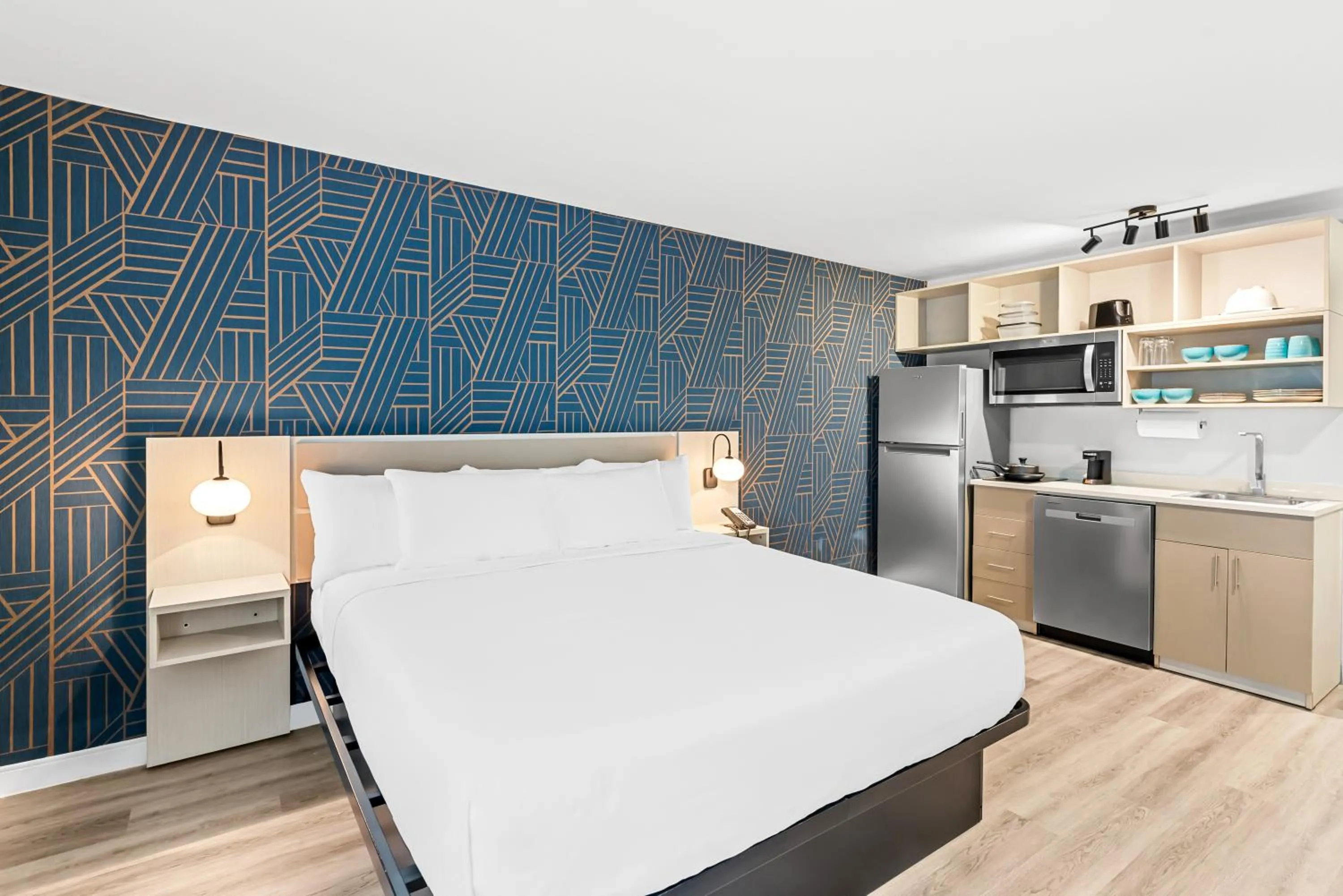 Bed in Suburban Studios Columbus North