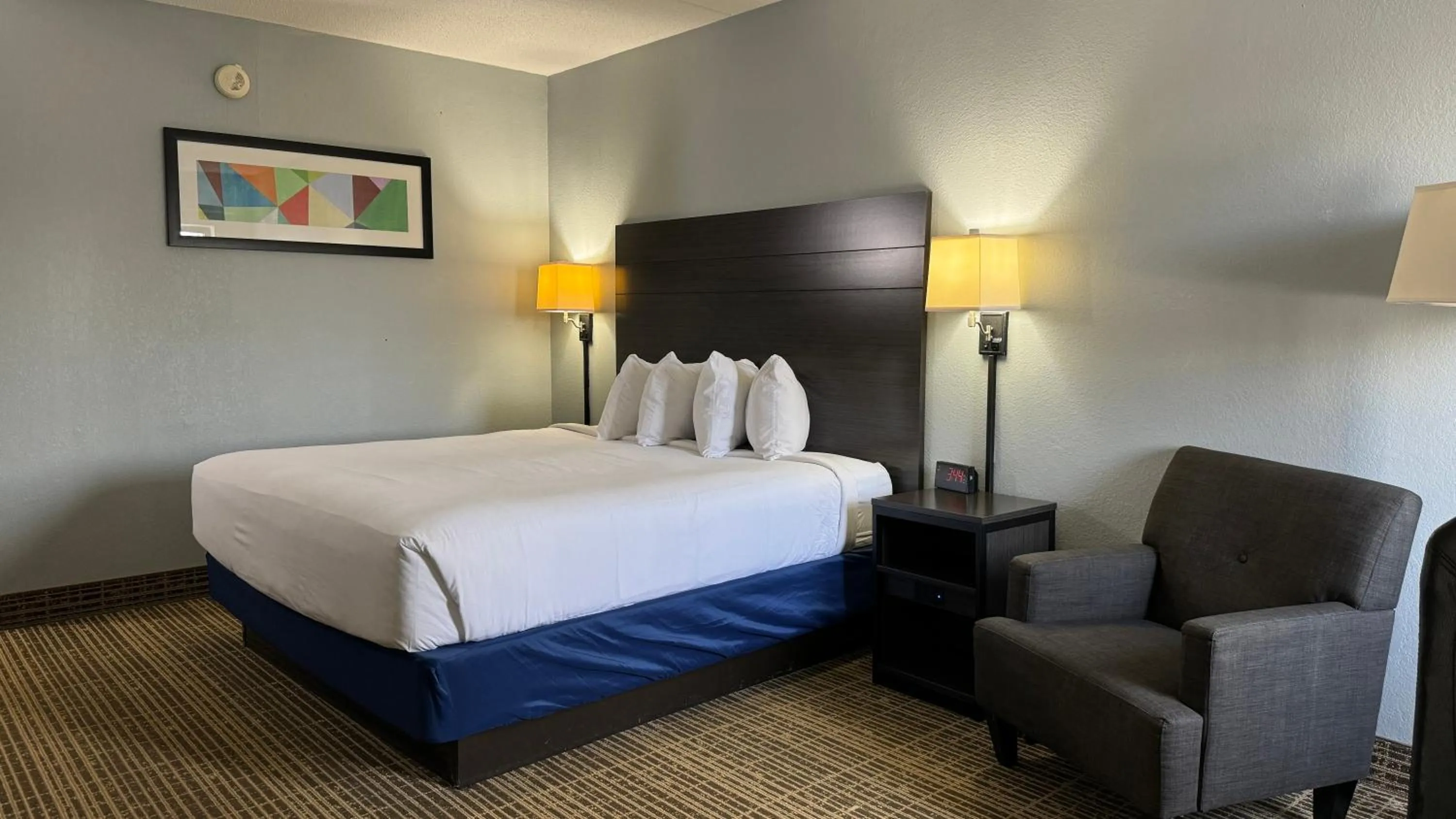 King Room - Non-Smoking in Baymont by Wyndham Louisville Airport South