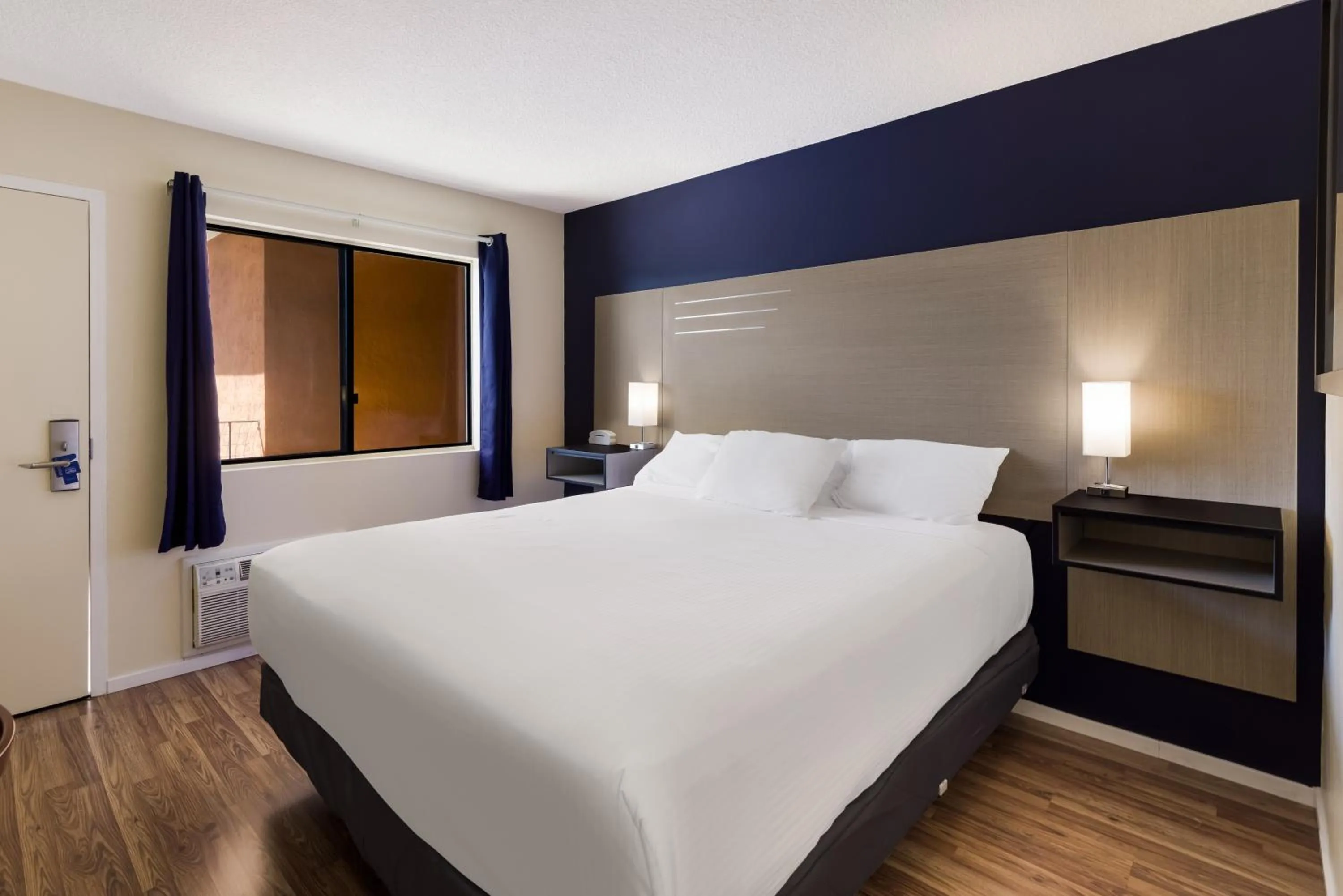 Bed in Rodeway Inn Livermore