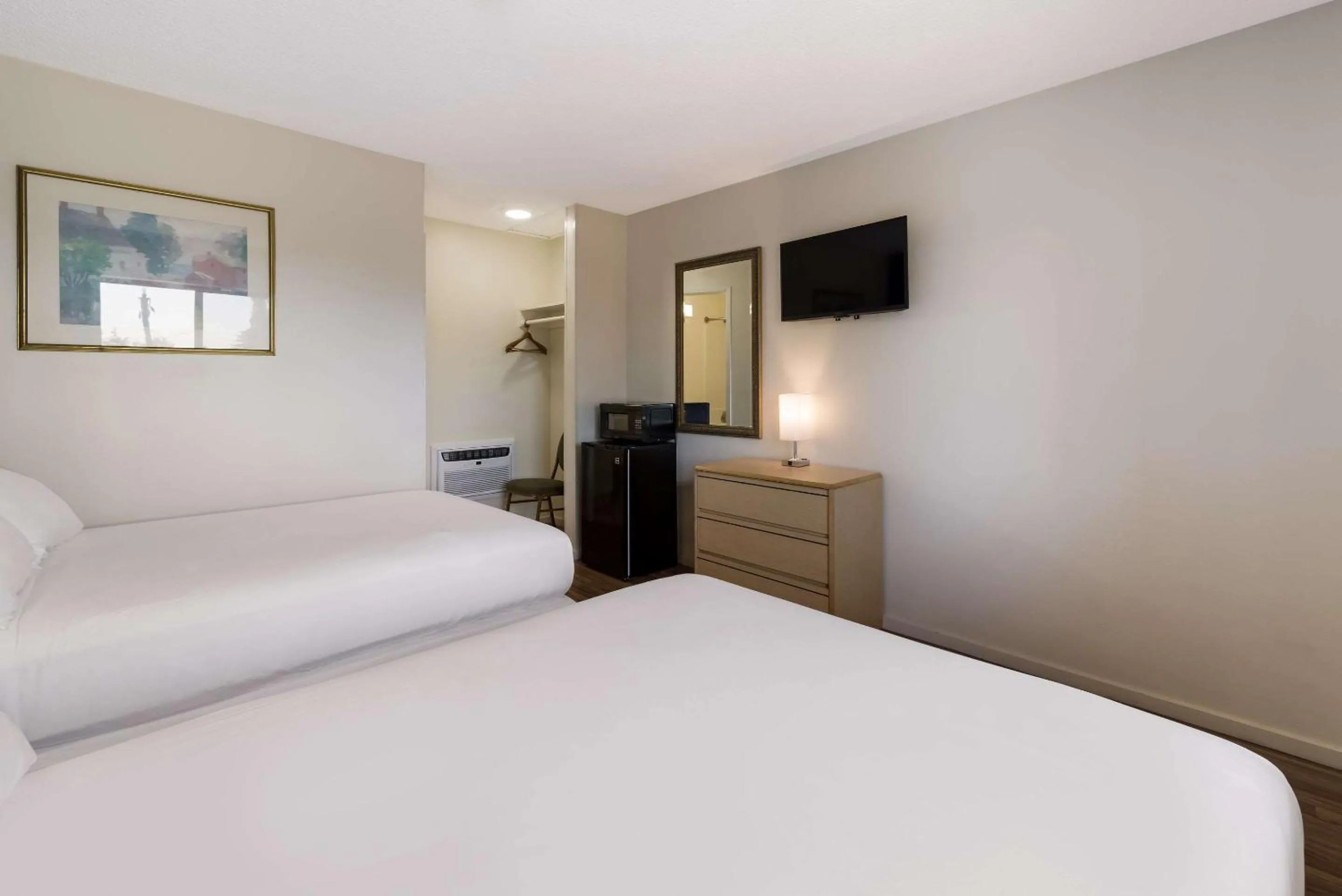 Bedroom, Bed in Rodeway Inn Livermore