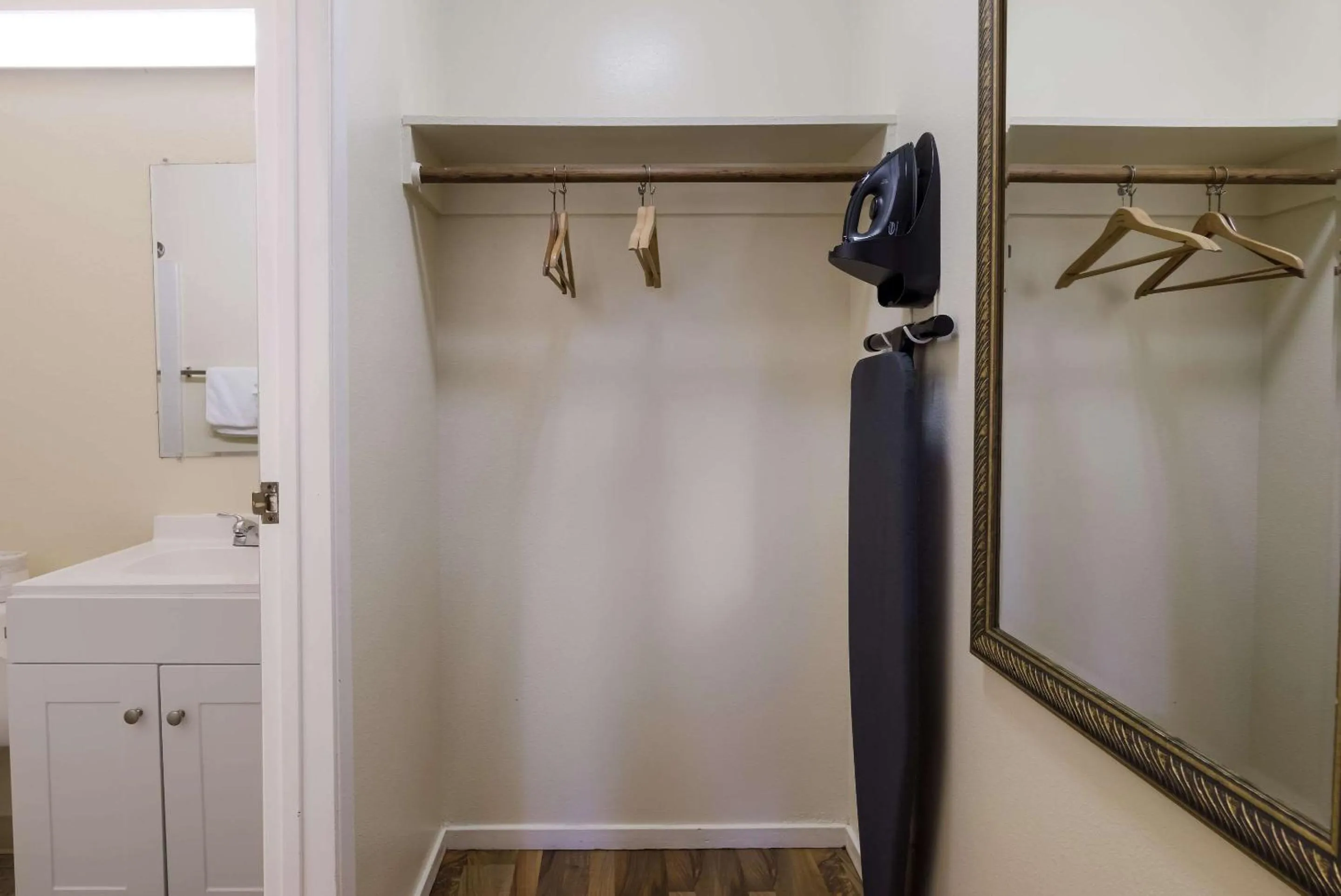 Bedroom in Rodeway Inn Livermore