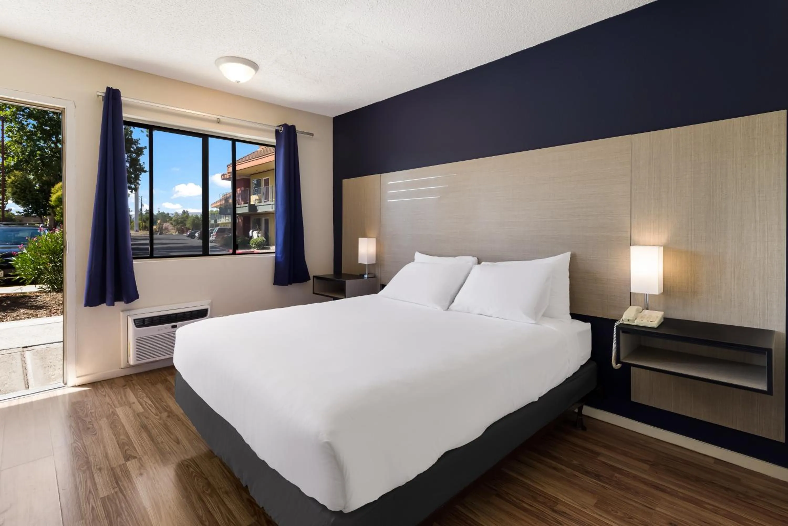 Bed in Rodeway Inn Livermore