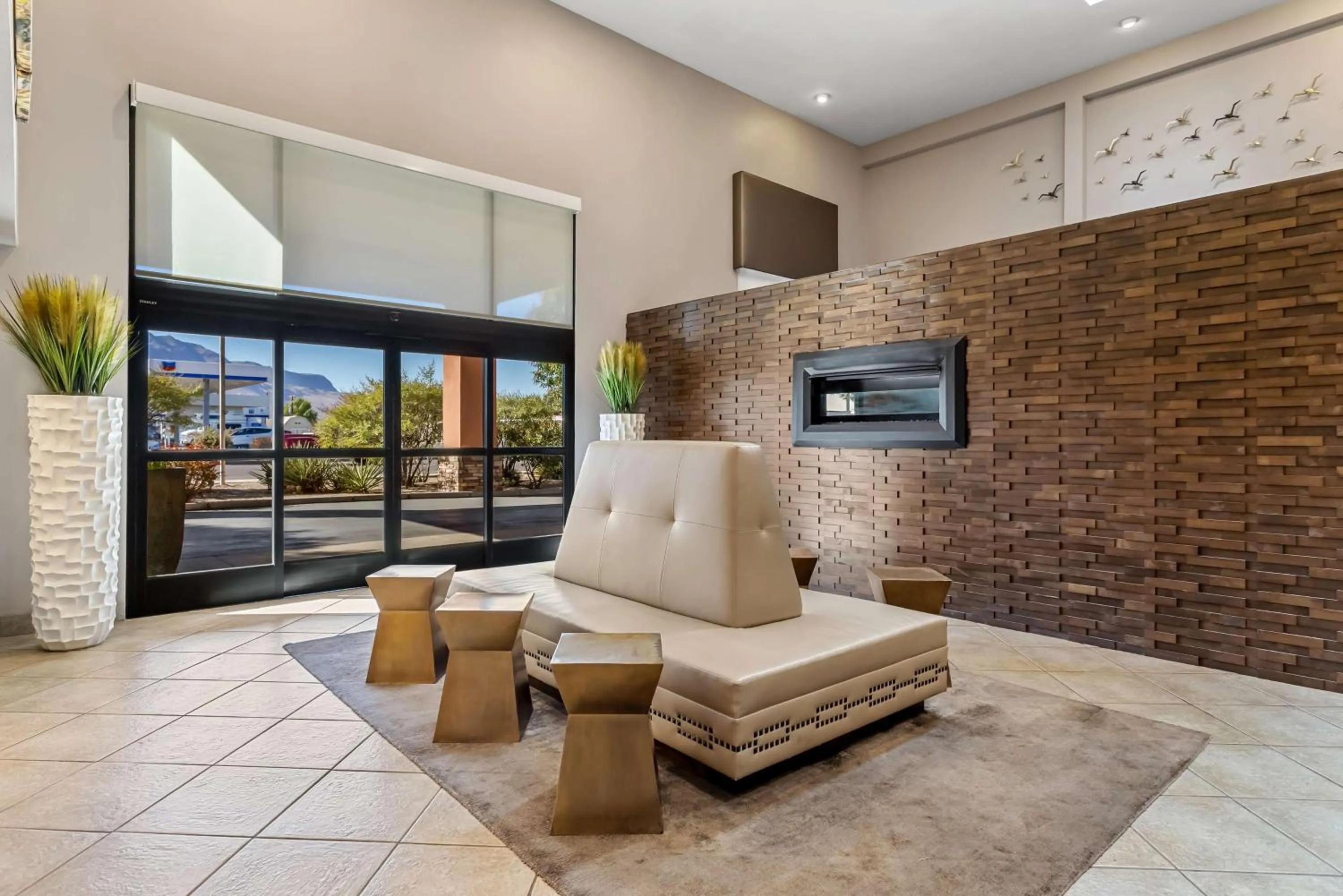 Lobby or reception in Best Western Socorro Hotel & Suites