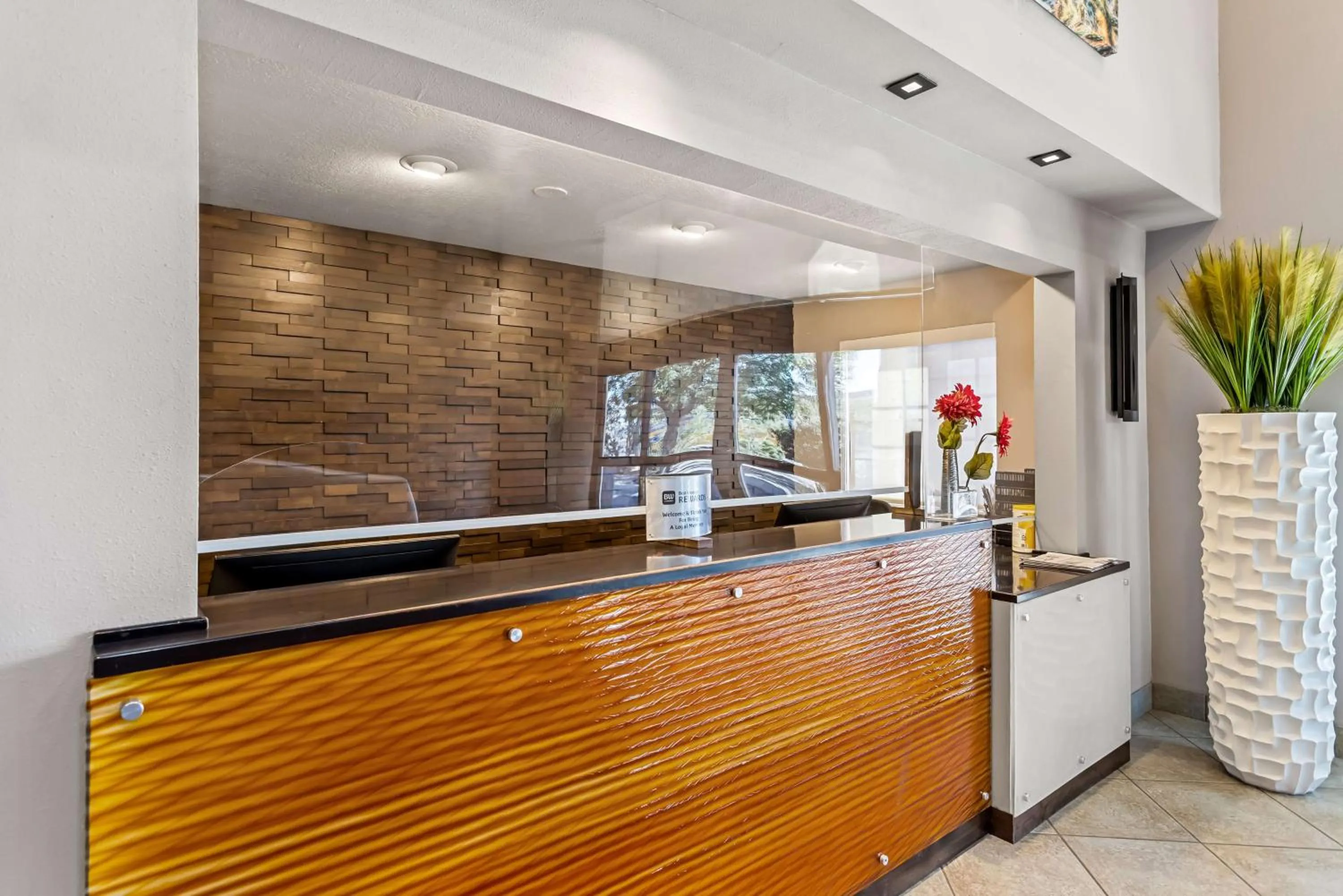 Lobby or reception in Best Western Socorro Hotel & Suites