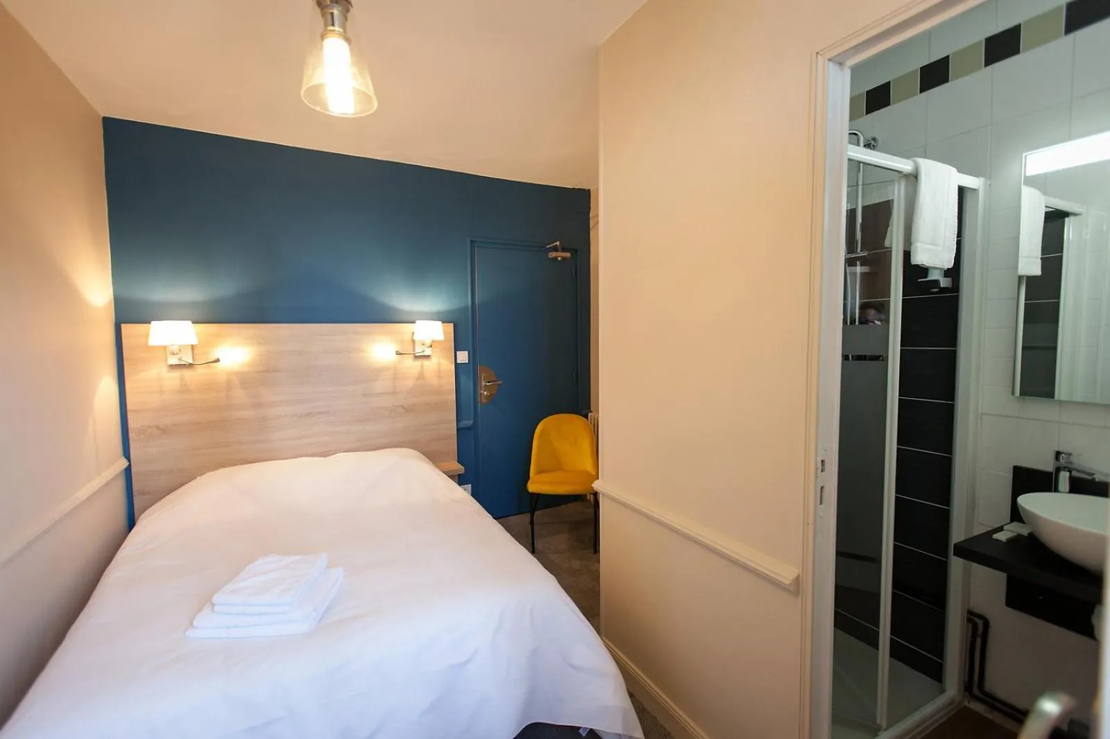 Bed in Logis - Hostellerie & Restaurant du Marché