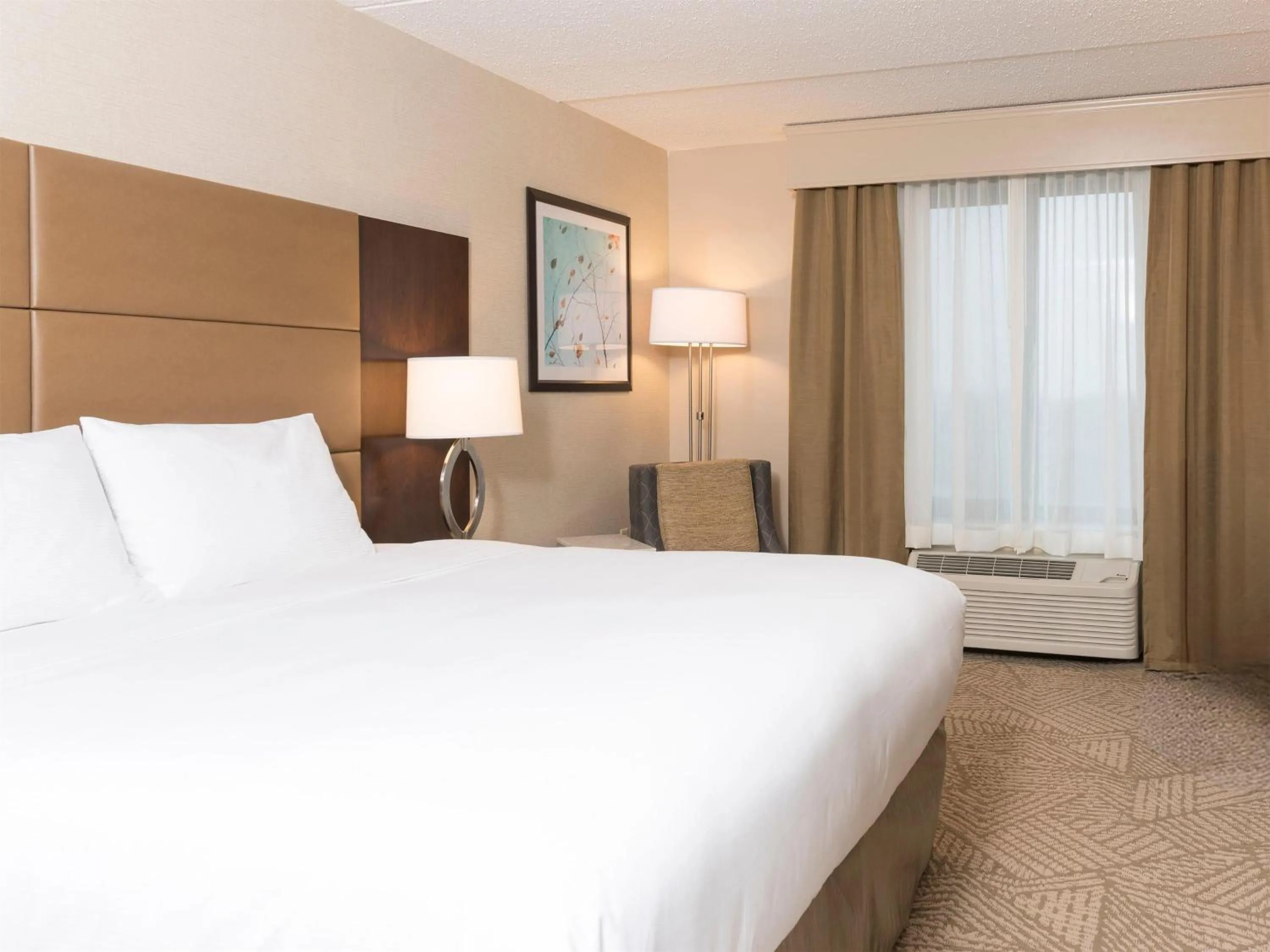 Bed in Doubletree by Hilton Pleasant Prairie Kenosha, WI