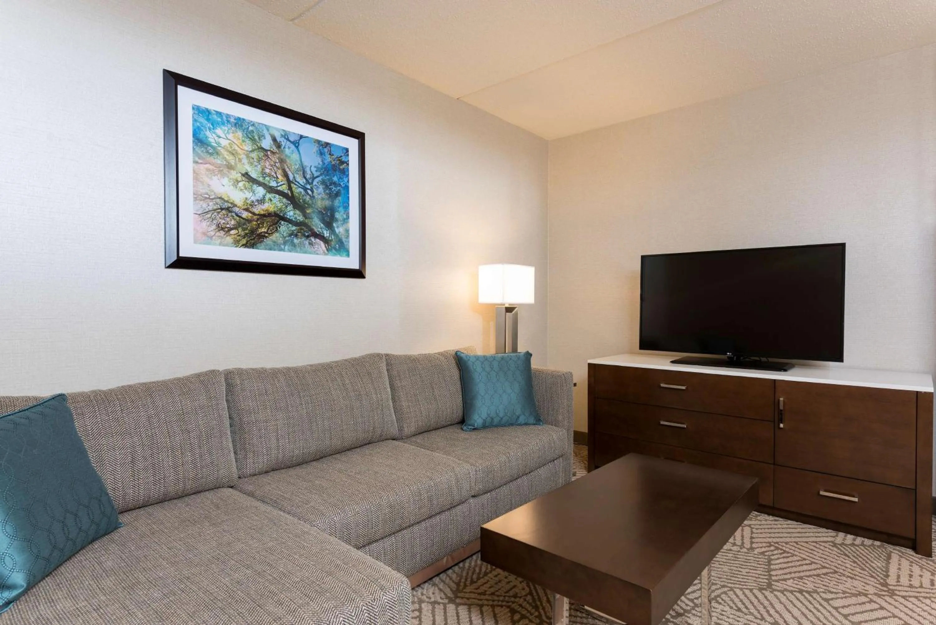 Bed in Doubletree by Hilton Pleasant Prairie Kenosha, WI