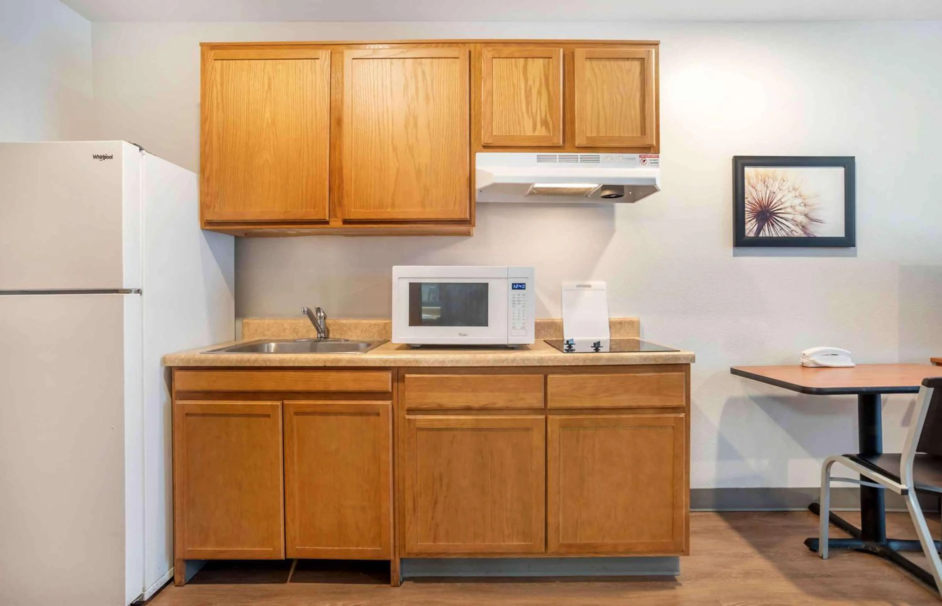 Bedroom in Extended Stay America Select Suites - Pensacola - Northeast