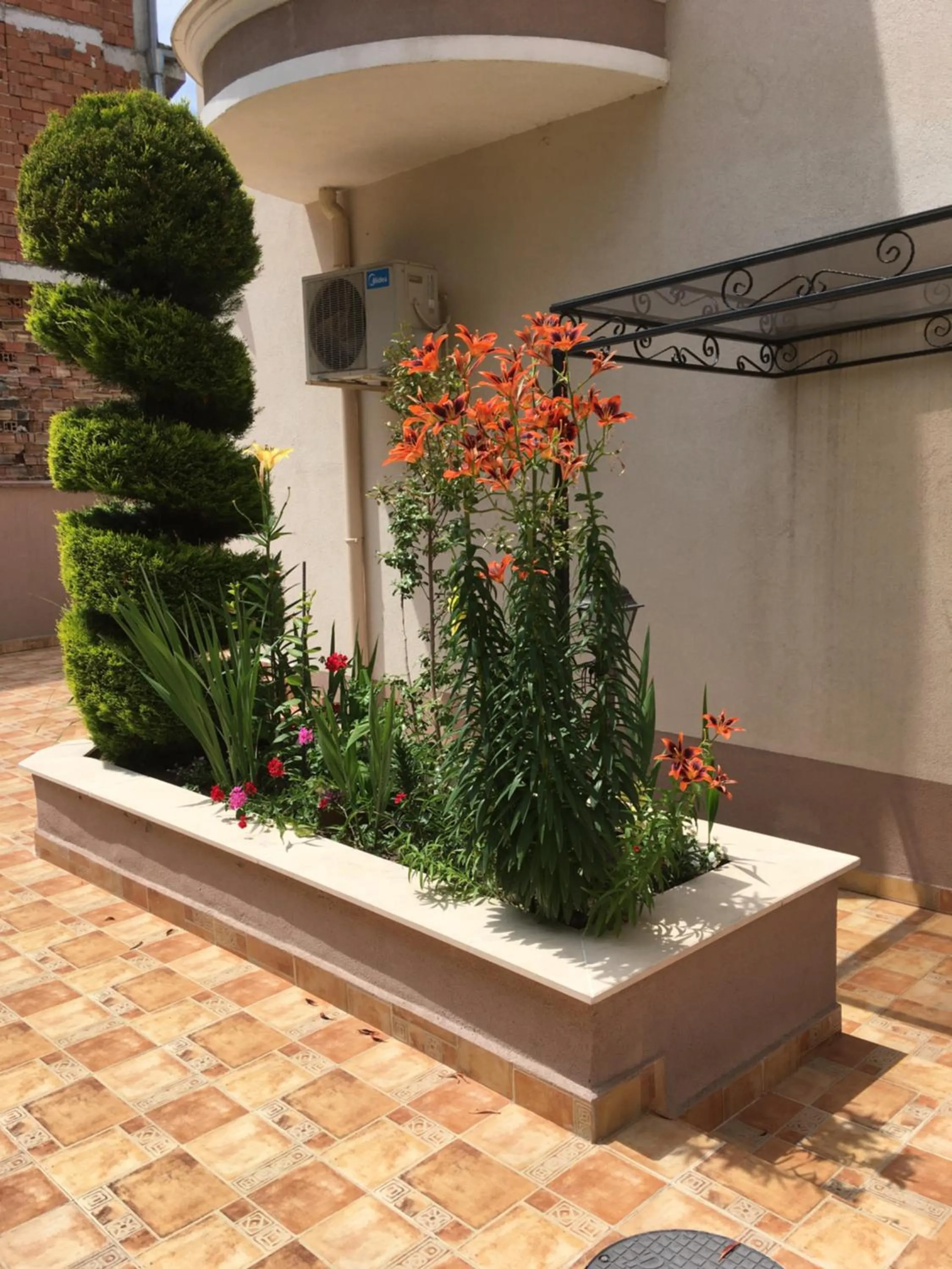 Inner courtyard view in Vase Apartments