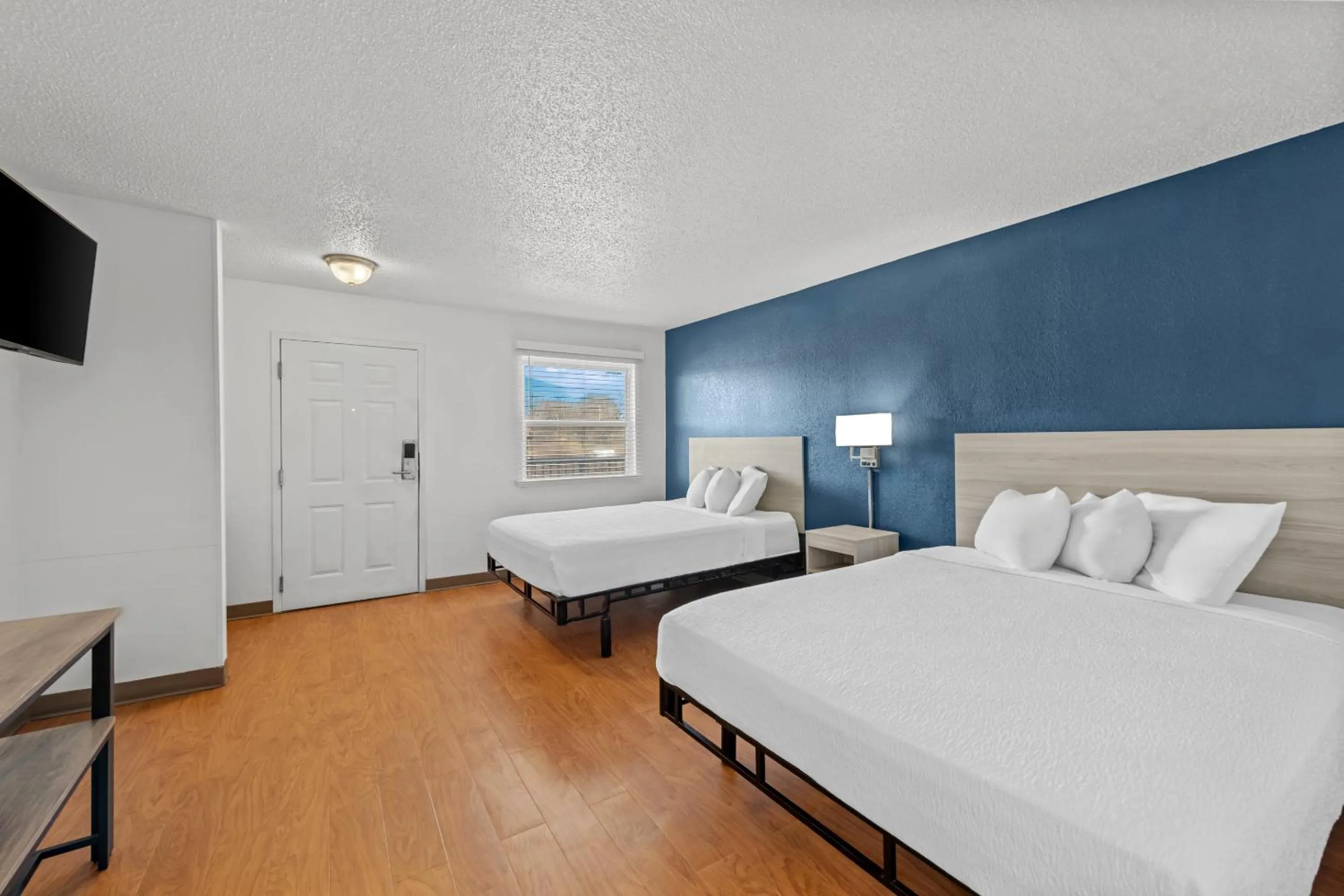 TV and multimedia, Bed in Birch Hill Suites Kansas City - Independence