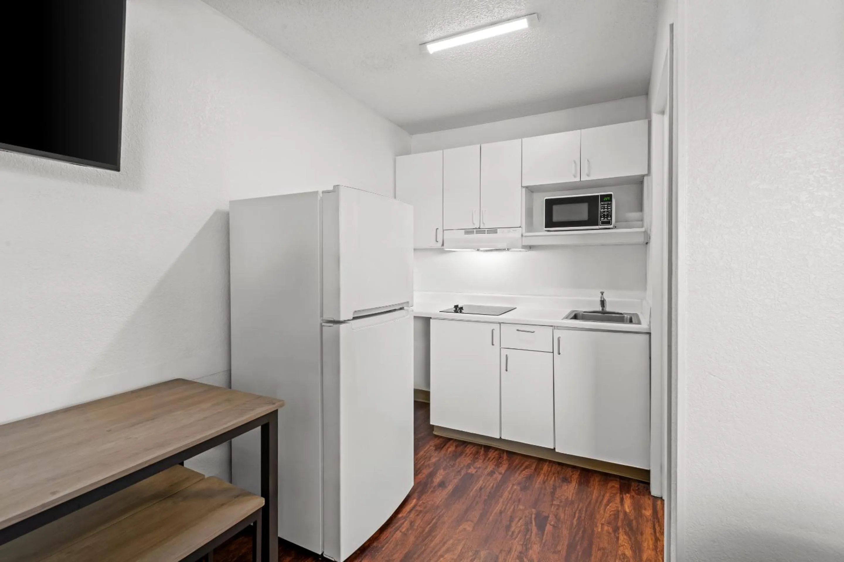 Kitchen or kitchenette in Birch Hill Suites Kansas City - Independence
